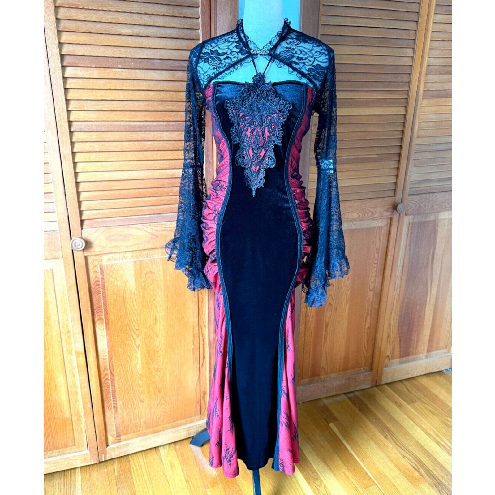 Gothic Victorian Vampire Bloody Garden of Delight Black & Red Lace Velvet Gown L