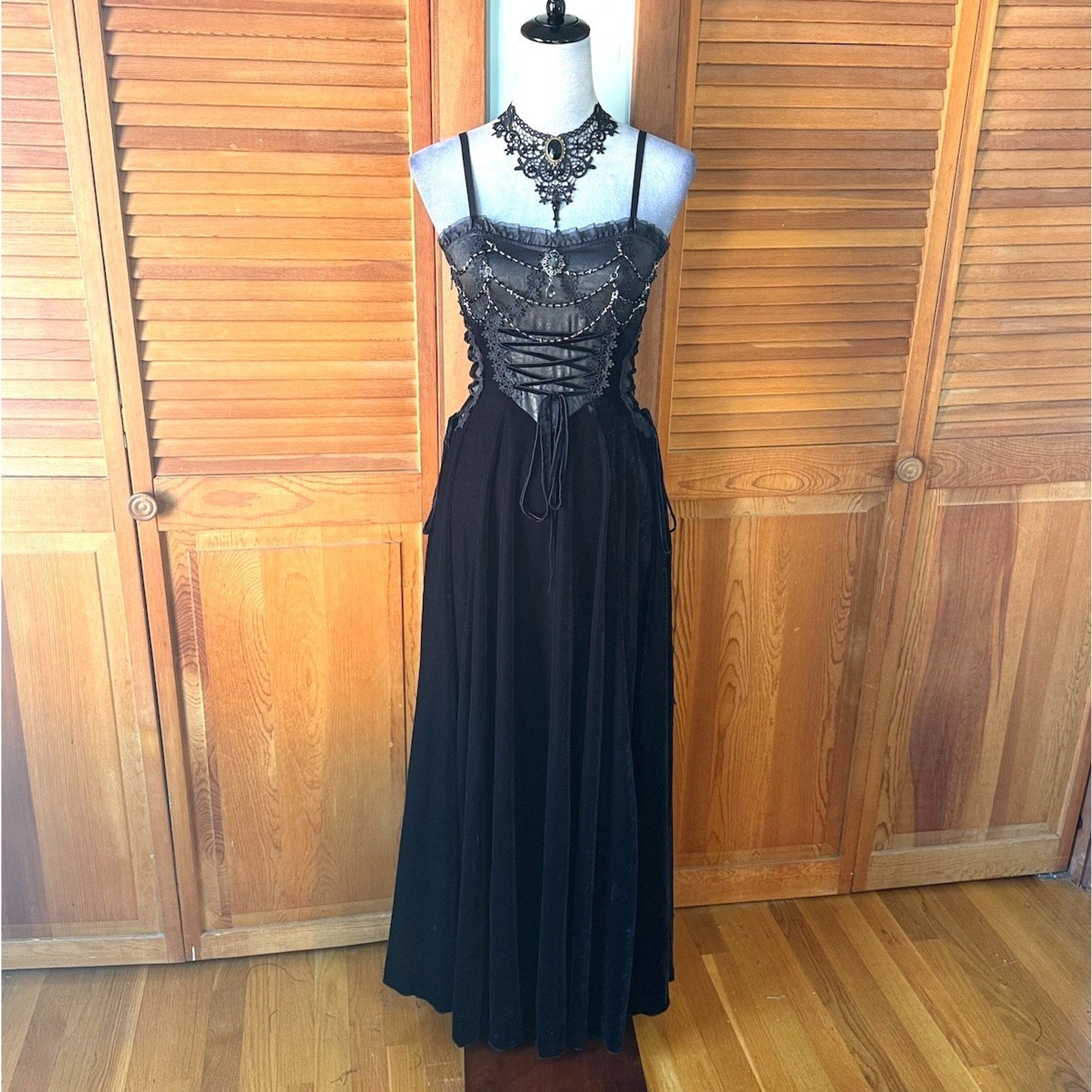 Devil Fashion Gothic Victorian Vampire In the Cover of the Night Black Dress