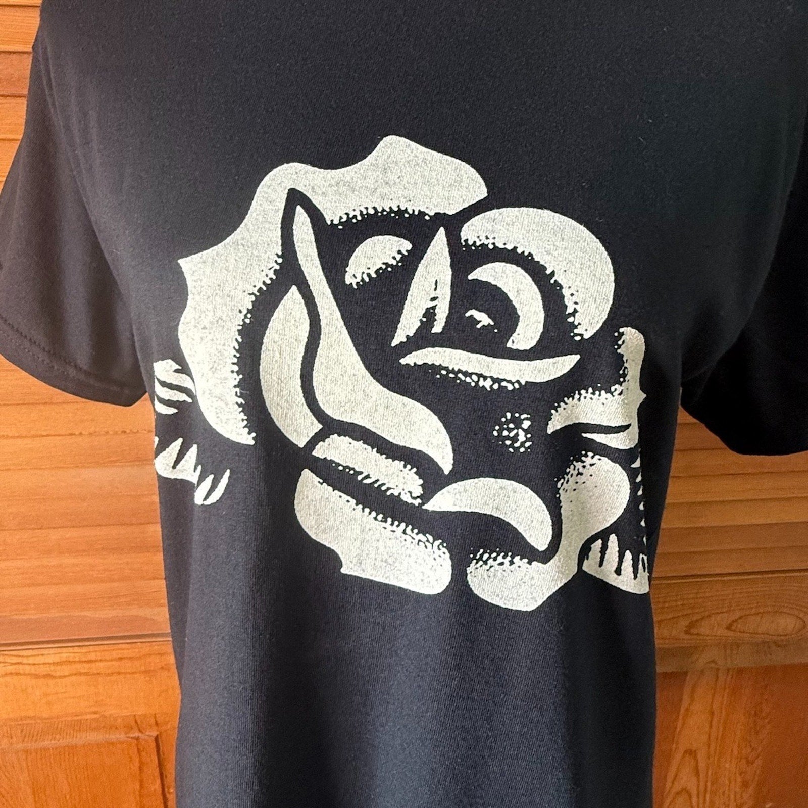 Goth Punk Emo Garden Goth Dark Fairycore White Rose Print Black Tee T-Shirt S