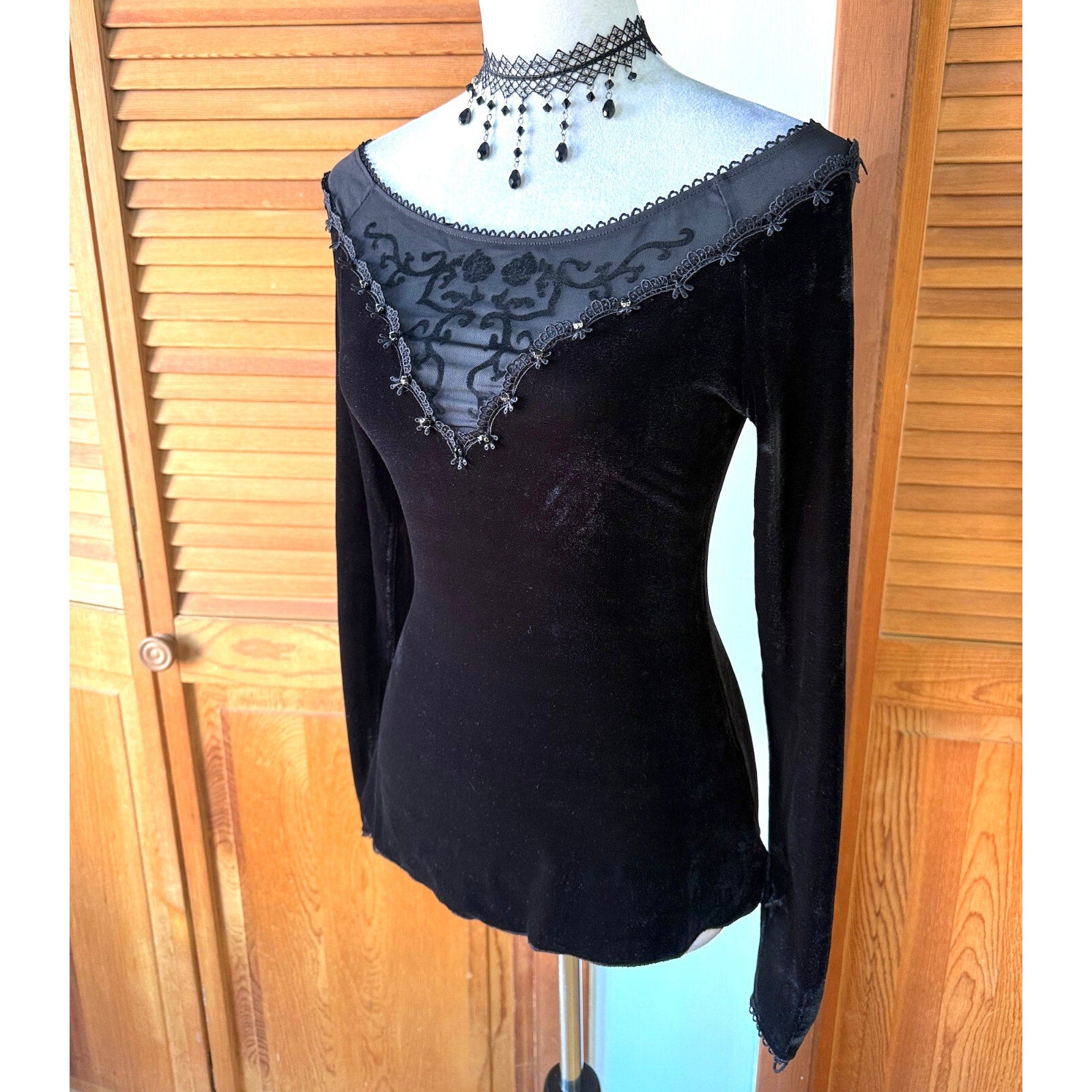 Devil Fashion Gothic Victorian Black Velvet Rose Diva Long Sleeve Top