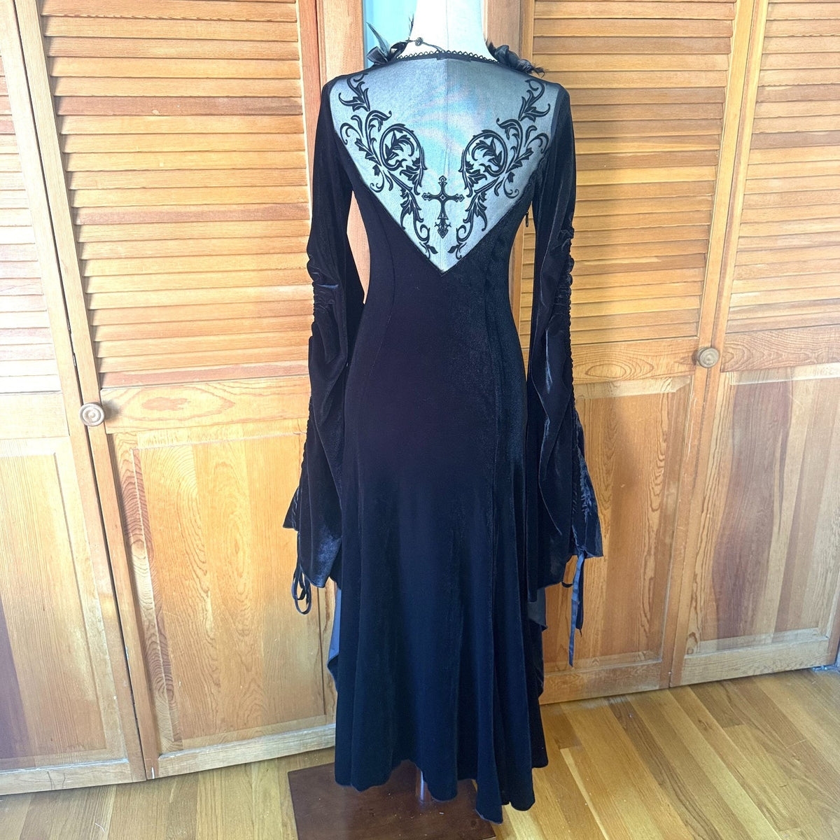 Devil Fashion Gothic Victorian Vampire Cruel Mistress Black Velvet Gown