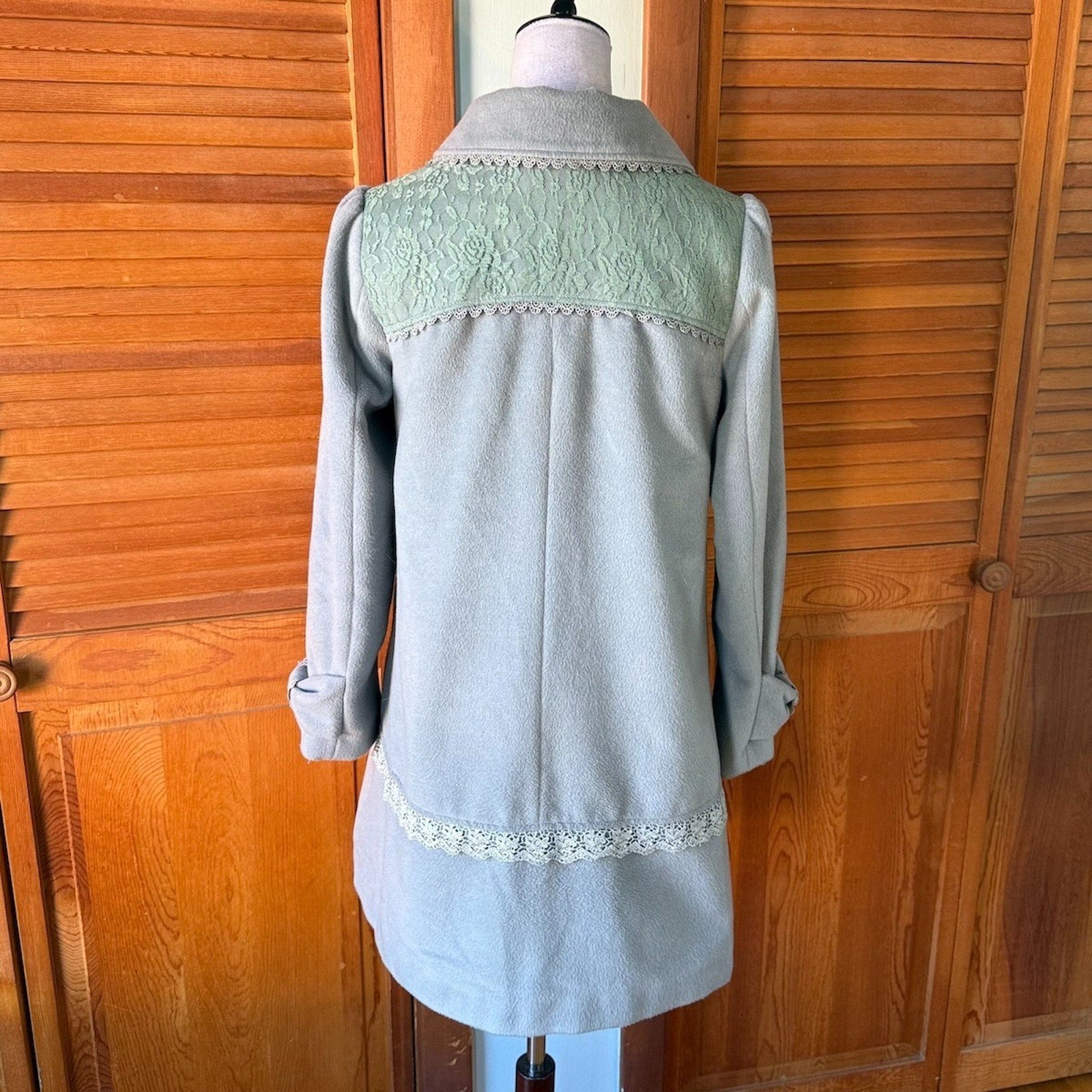 J-Fashion Axes Femme Kawaii Dollcore Gray Sea Foam Faux Fur Collar Jacket M