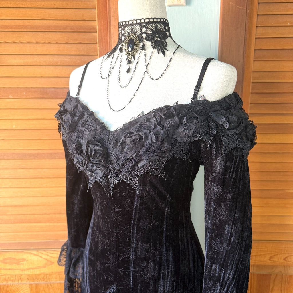 Dark in Love Gothic Victorian Vampire Rose Luxe Black Velvet & Lace Gown