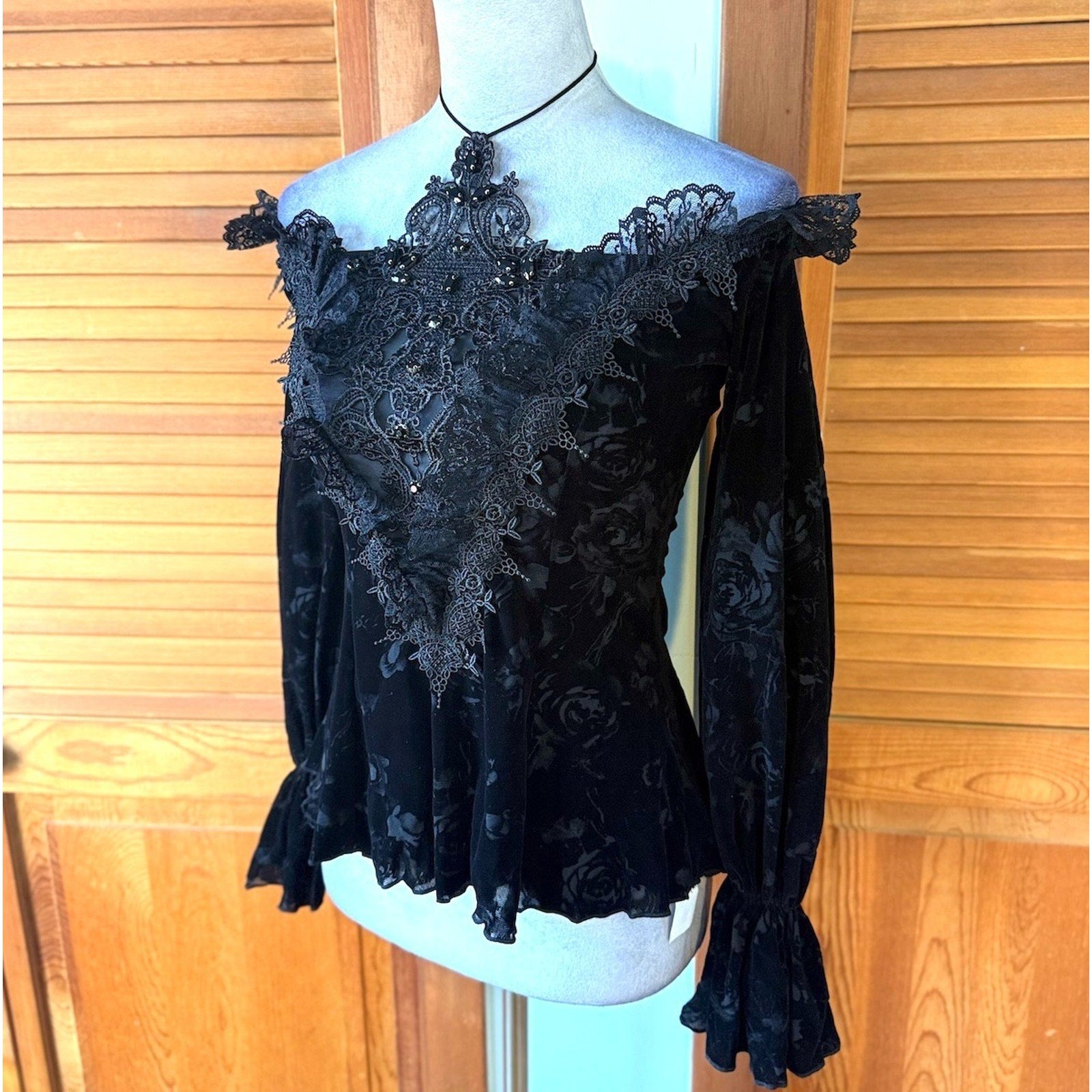 Devil Fashion Gothic Victorian Vampire Black Velvet Rose & Lace Beaded Top