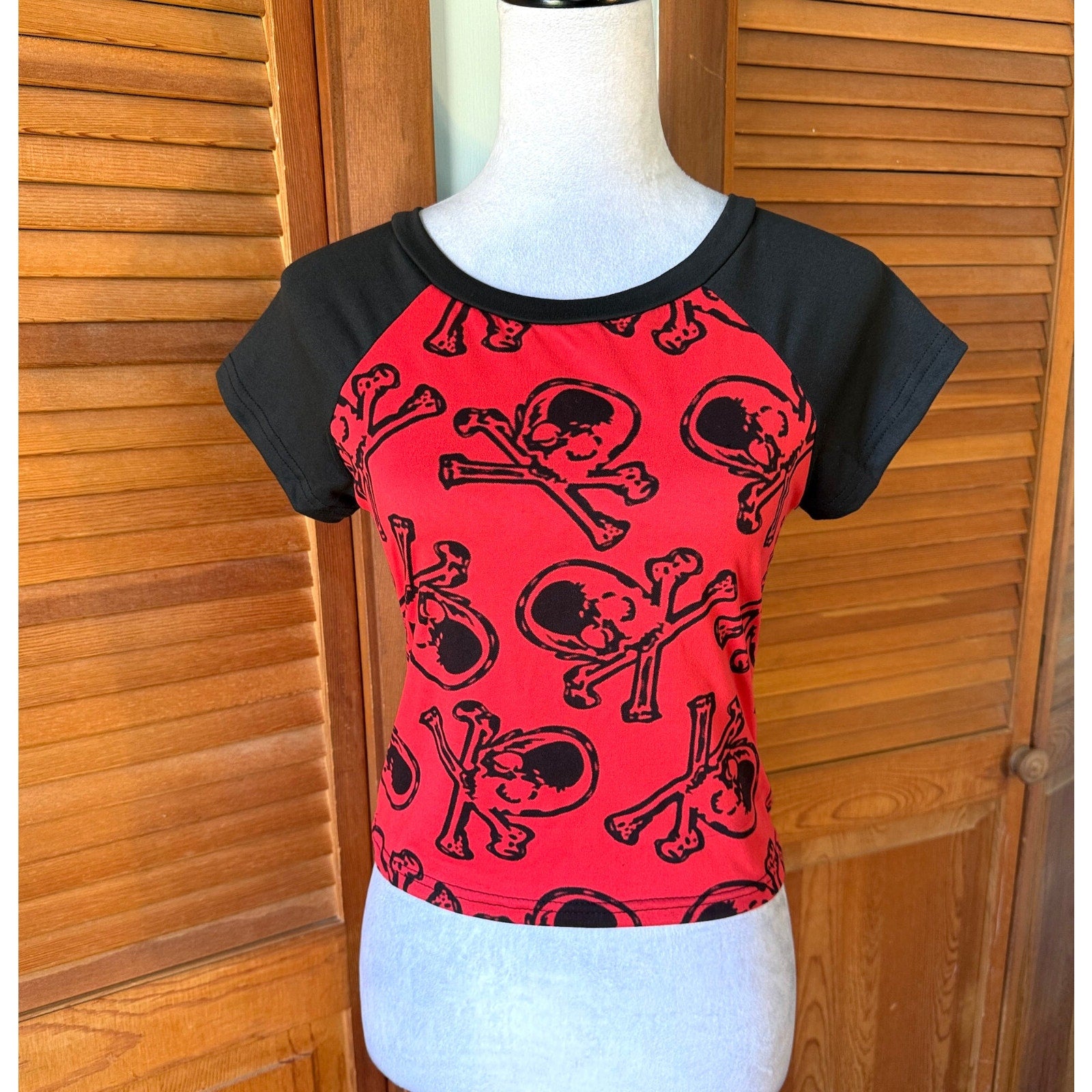 Punk Goth Y2K Red Black Skull & Bones Raglan Cropped Tee T-shirt Top S