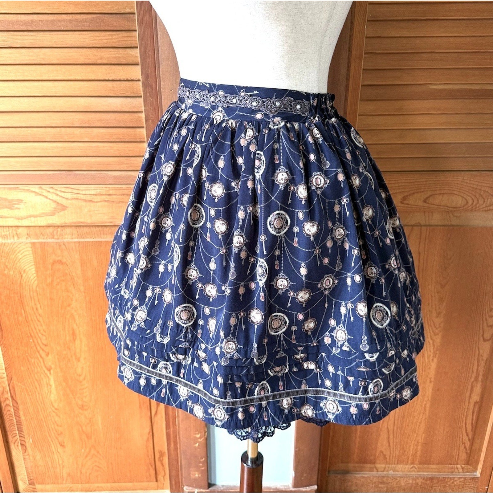 Axes Femme Lolita EGL Victorian Kawaii Dollcore Dark Blue Medallion Skirt M