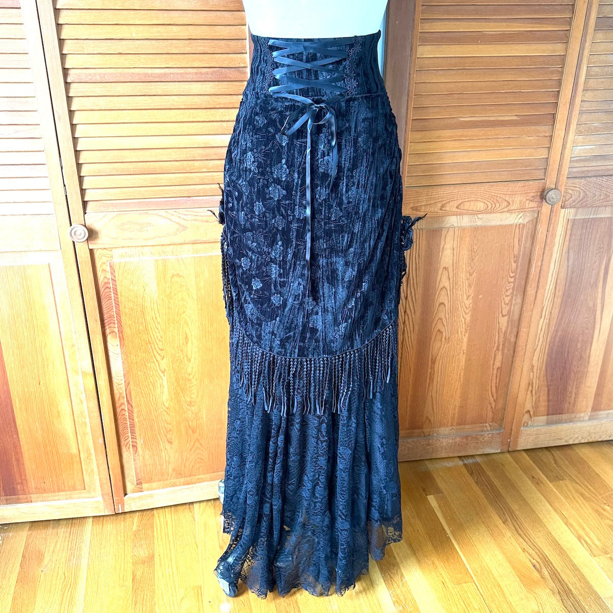 Devil Fashion Gothic Victorian High Waist Rose Velvet Aristocrat Skirt