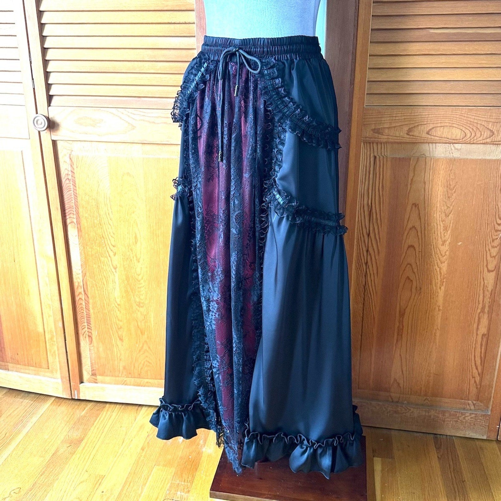 Dark in Love Gothic Victorian Vampire Vkei Black & Red Satin Ruffle Lace Skirt