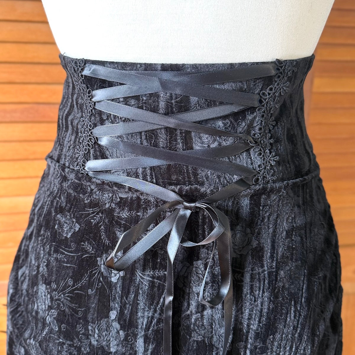 Devil Fashion Gothic Victorian High Waist Rose Velvet Aristocrat Skirt