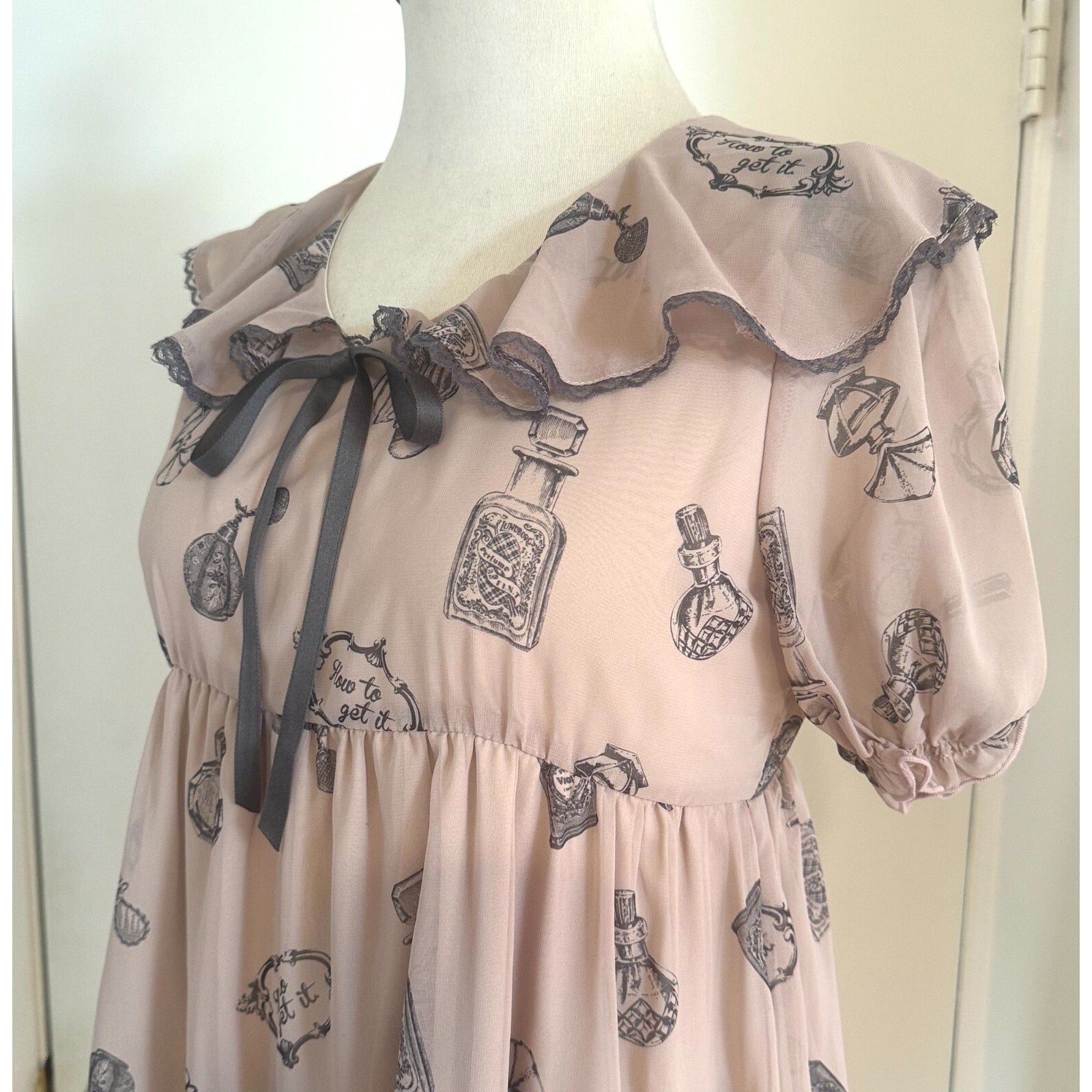 J-fashion Kawaii Jirai Gyaru Himekaji Victorian Perfume High Waist Dress M