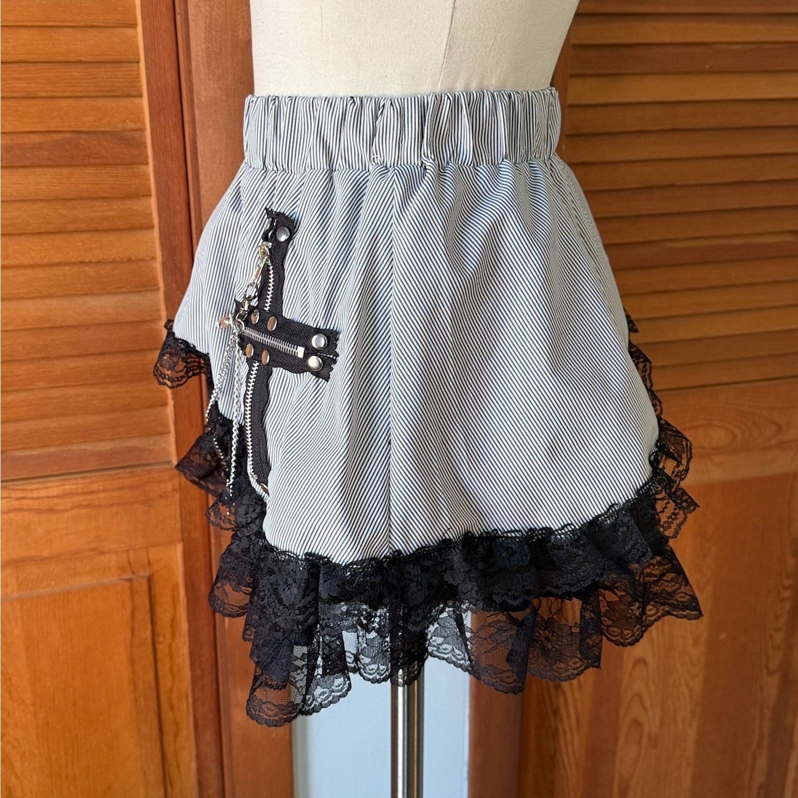 ACDC Rag Lolita EGL Goth Punk Emo Gray Black Zipper Cross Chain Lace Trim Skirt