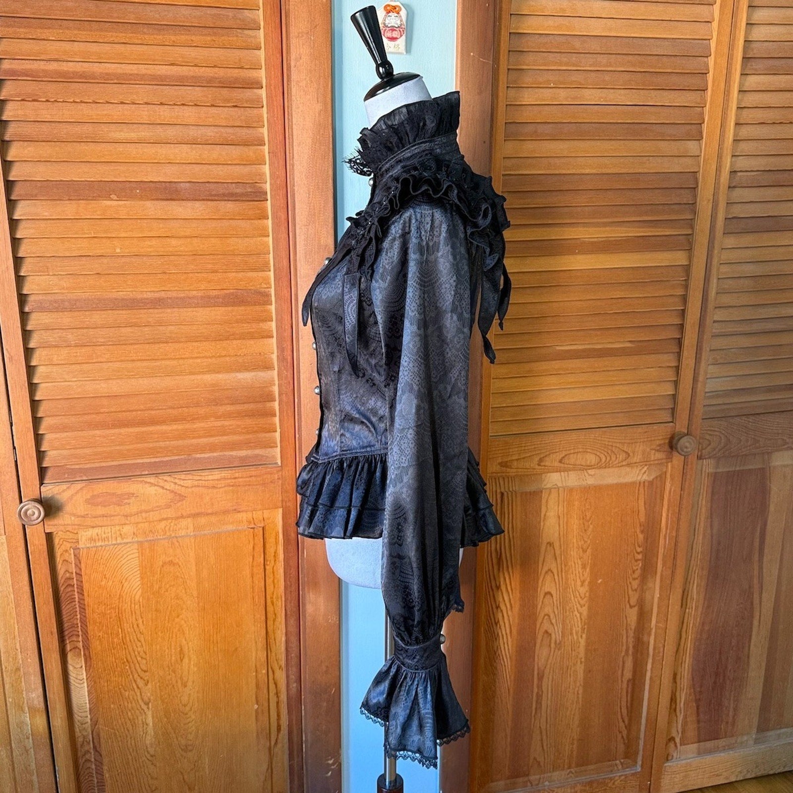 Devil Fashion Gothic Victorian Aristocrat Vkei Ruffle Shoulder Shirt Top