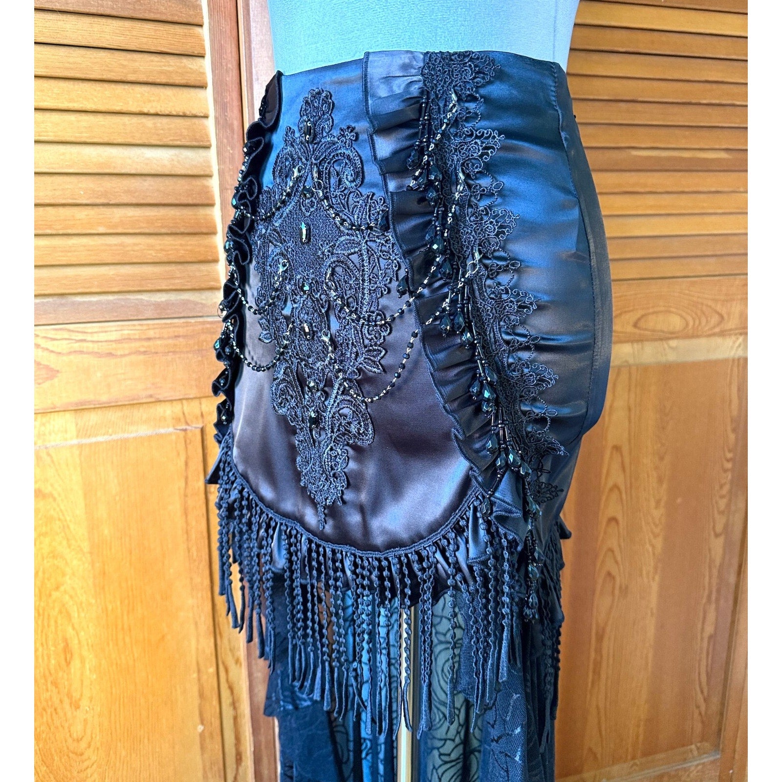 Devil Fashion Gothic Victorian Vkei High-Low Satin Bound by You Chain Skirt