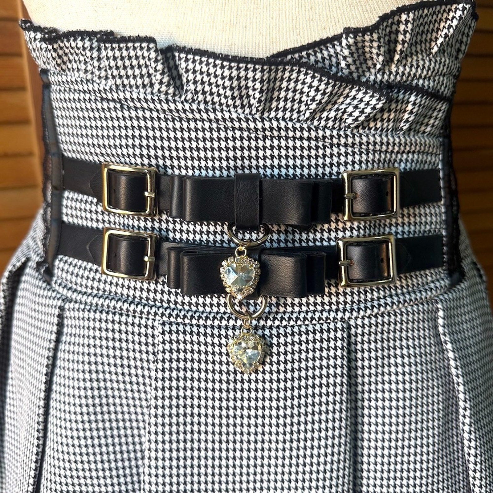 J-Fashion Jirai Kei Gyaru Heart & Buckle Black White Mini Skirt Skort