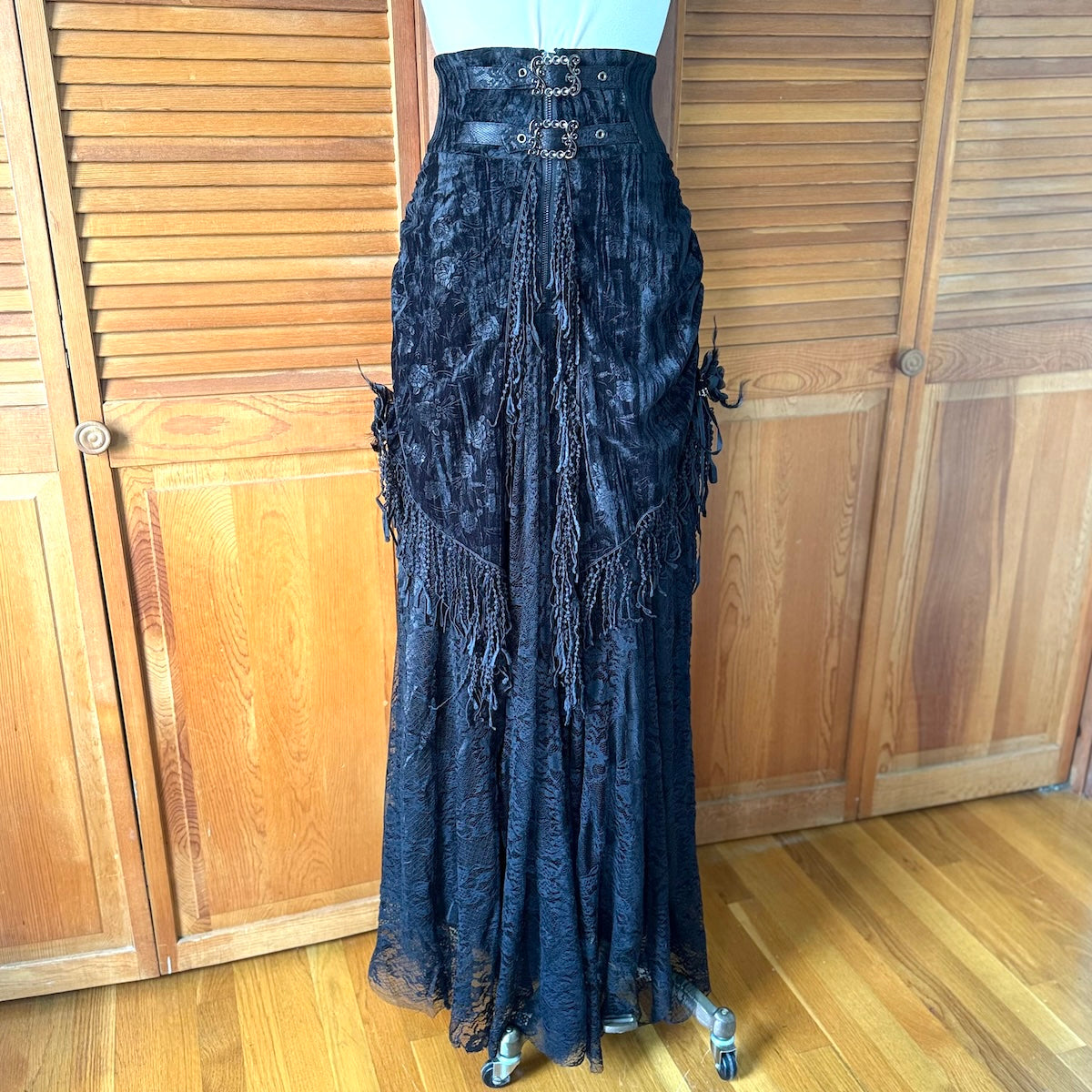 Devil Fashion Gothic Victorian High Waist Rose Velvet Aristocrat Skirt