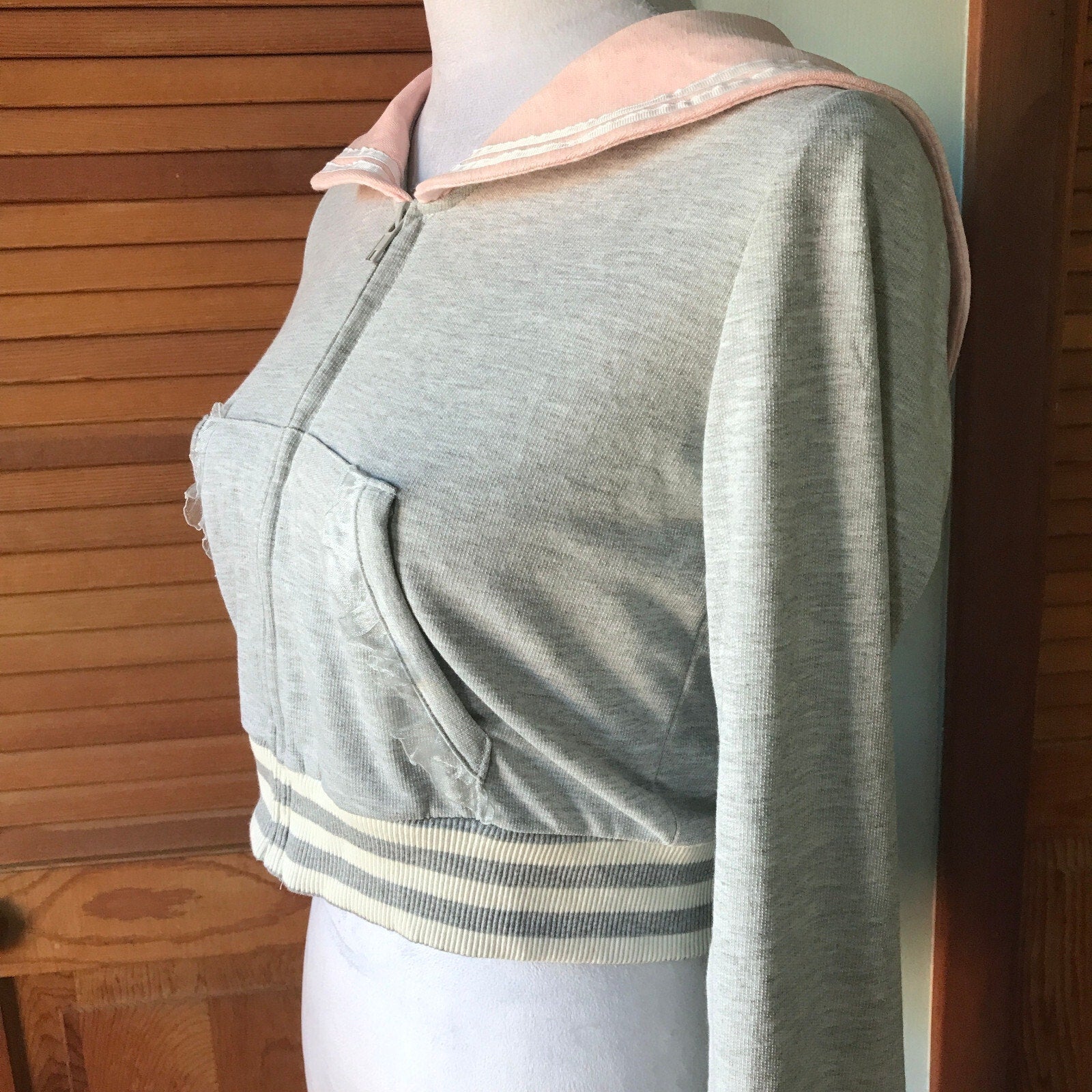 Lolita Kawaii Harajuku Dollcore Parisian Born Gray Pink Cropped Zip-Up Top S