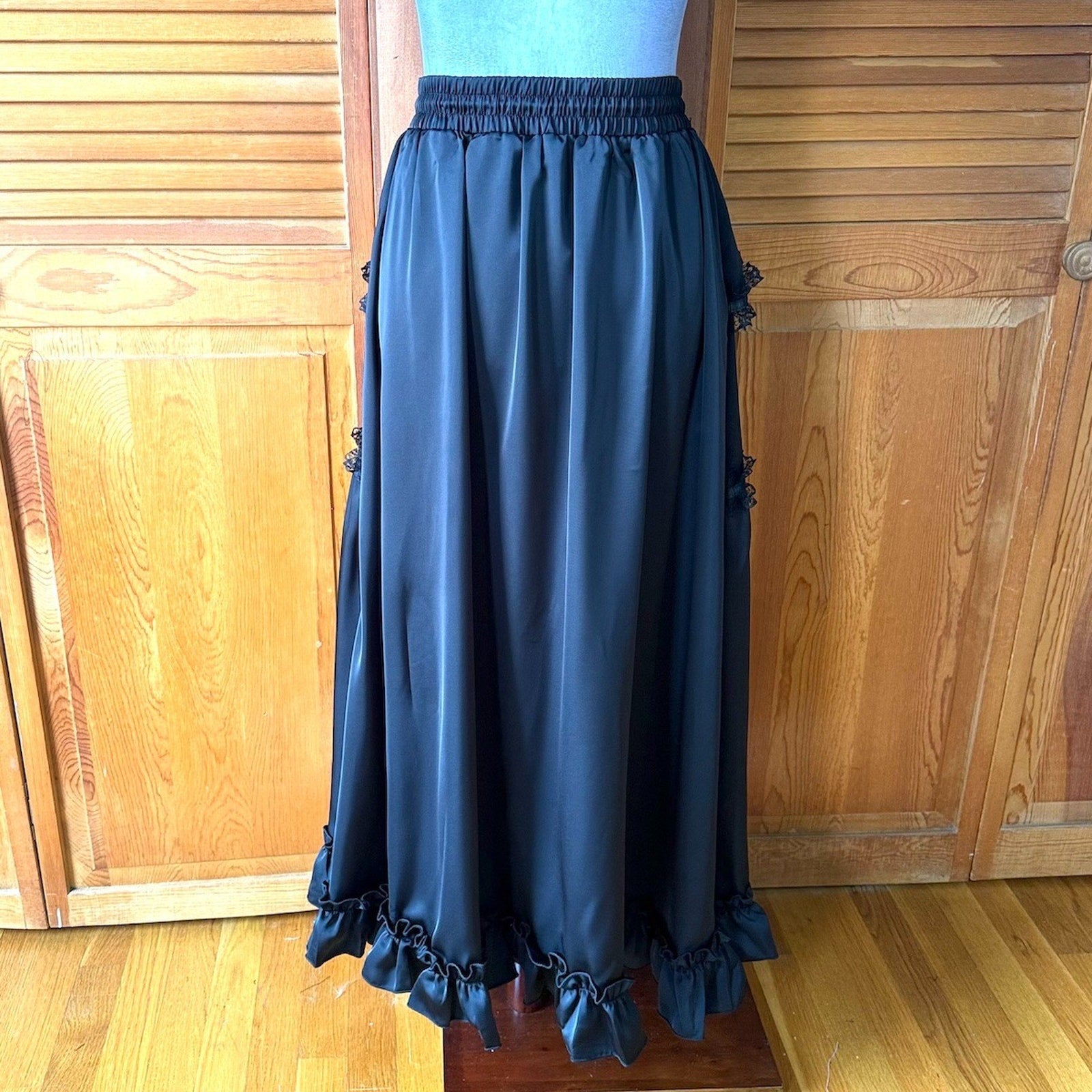 Dark in Love Gothic Victorian Vampire Vkei Black & Red Satin Ruffle Lace Skirt