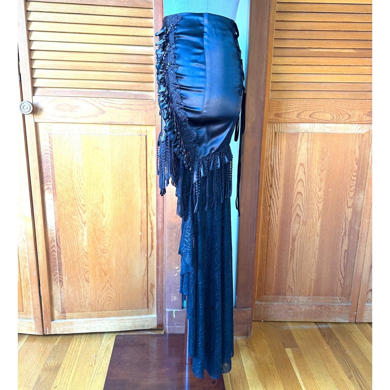 Devil Fashion Gothic Victorian Vkei High-Low Satin Bound by You Chain Skirt