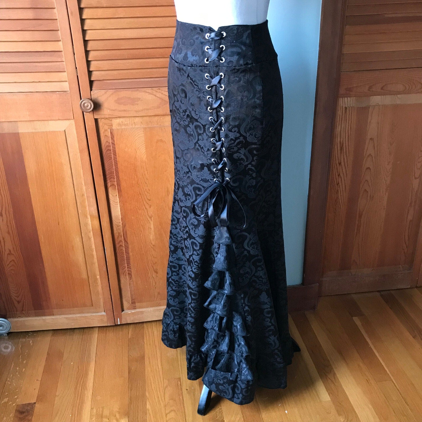 Gothic Victorian Visual Kei Night-Bound Jacquard Lace-Up Ruffle Mermaid Skirt