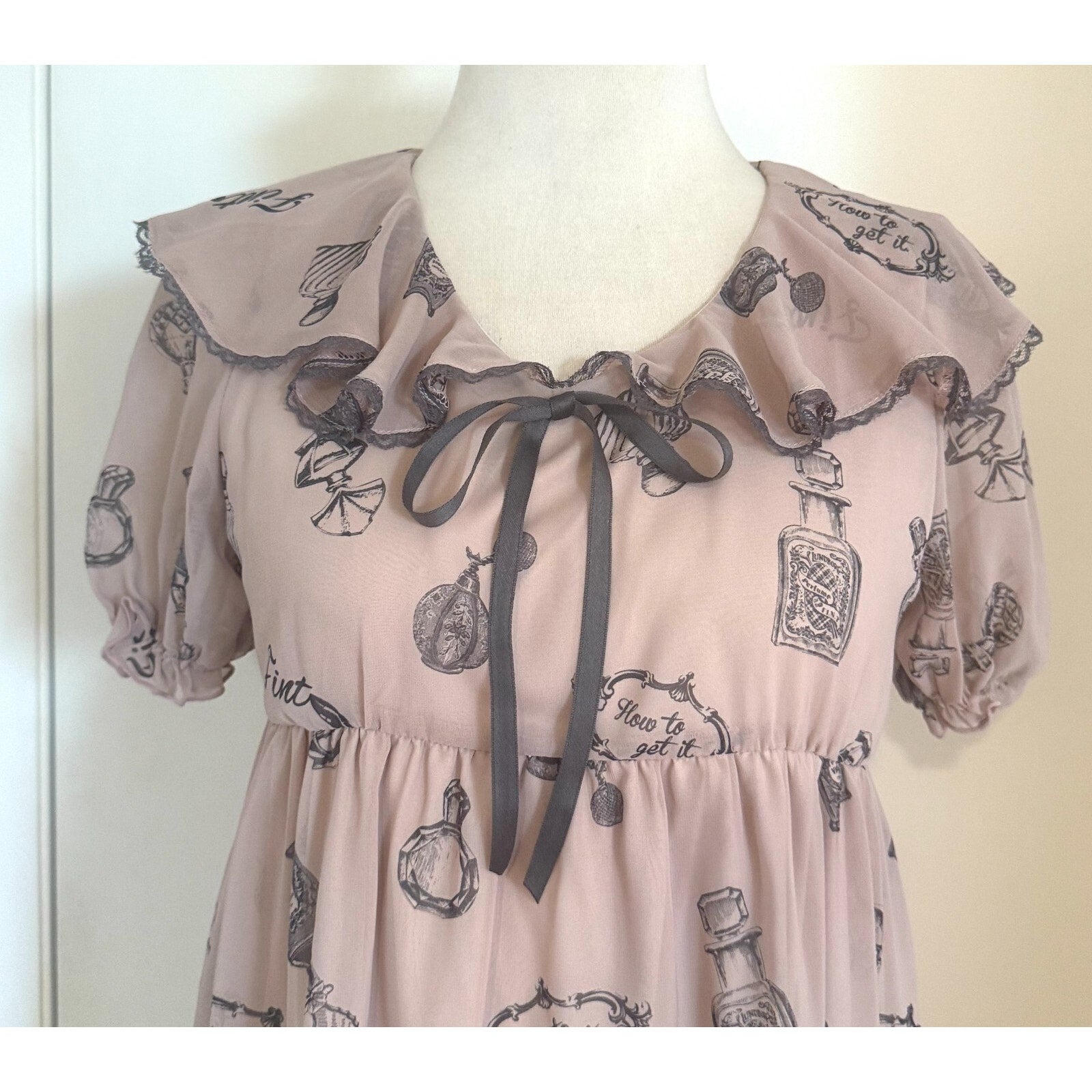 J-fashion Kawaii Jirai Gyaru Himekaji Victorian Perfume High Waist Dress M