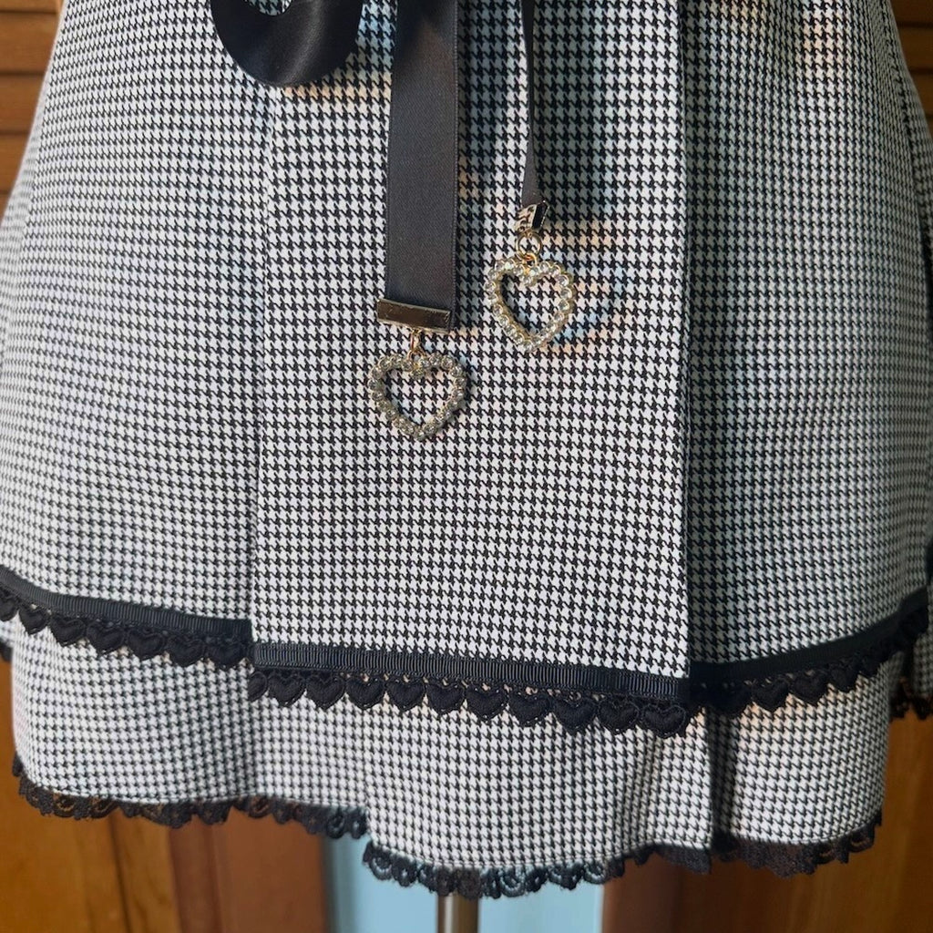 J-Fashion Jirai Kei Gyaru Heart & Buckle Black White Mini Skirt Skort