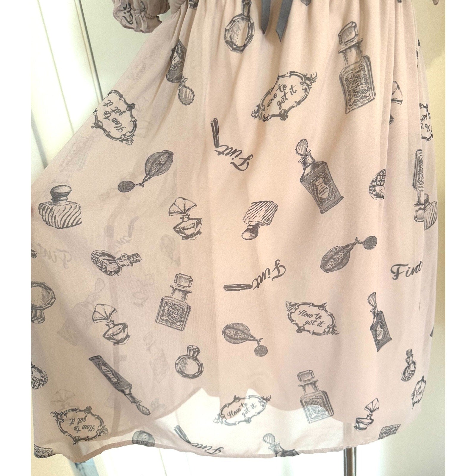 J-fashion Kawaii Jirai Gyaru Himekaji Victorian Perfume High Waist Dress M