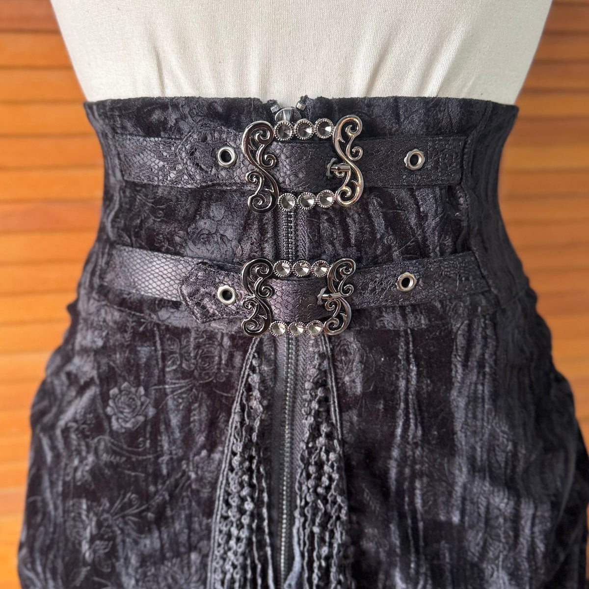 Devil Fashion Gothic Victorian High Waist Rose Velvet Aristocrat Skirt