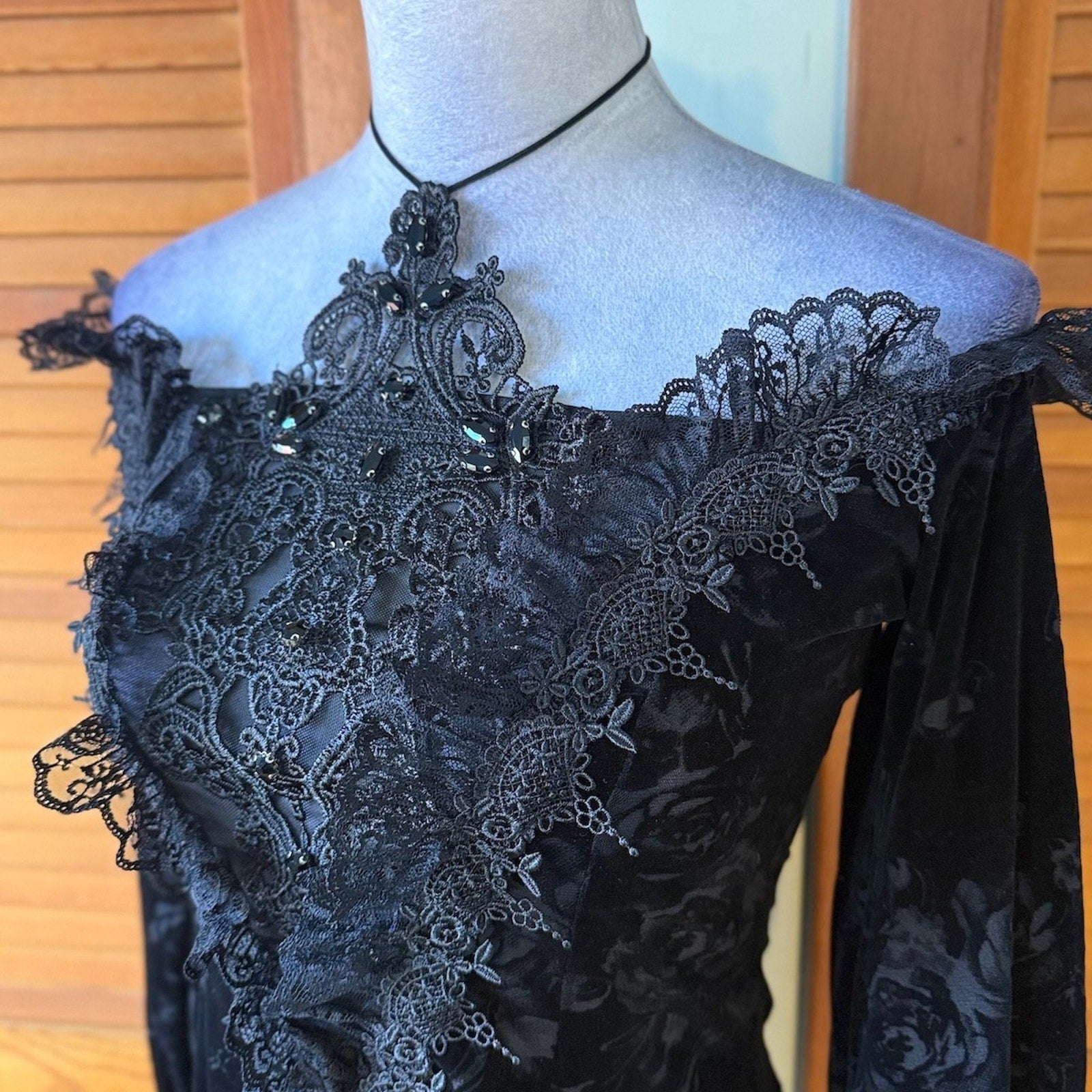 Devil Fashion Gothic Victorian Vampire Black Velvet Rose & Lace Beaded Top