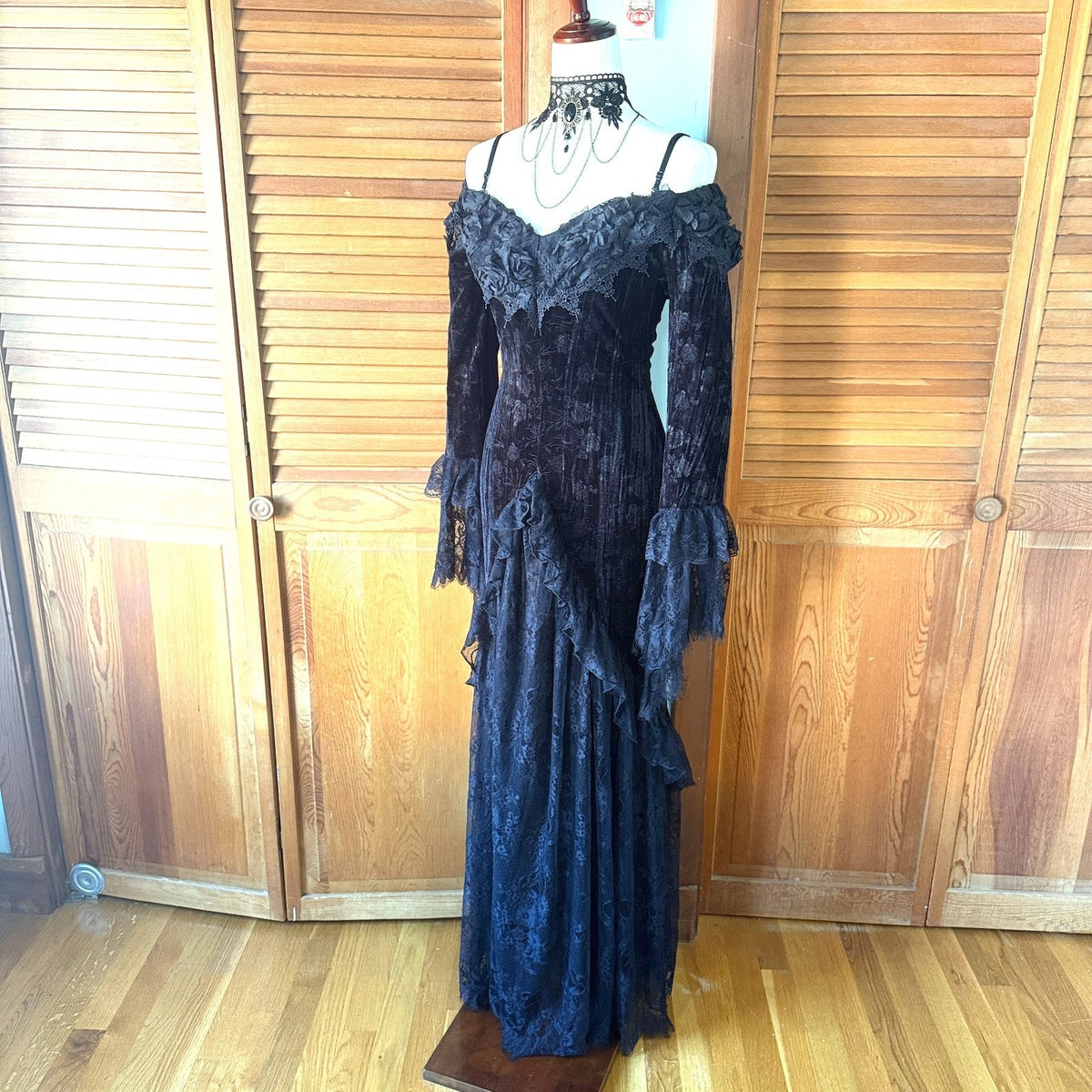 Dark in Love Gothic Victorian Vampire Rose Luxe Black Velvet & Lace Gown