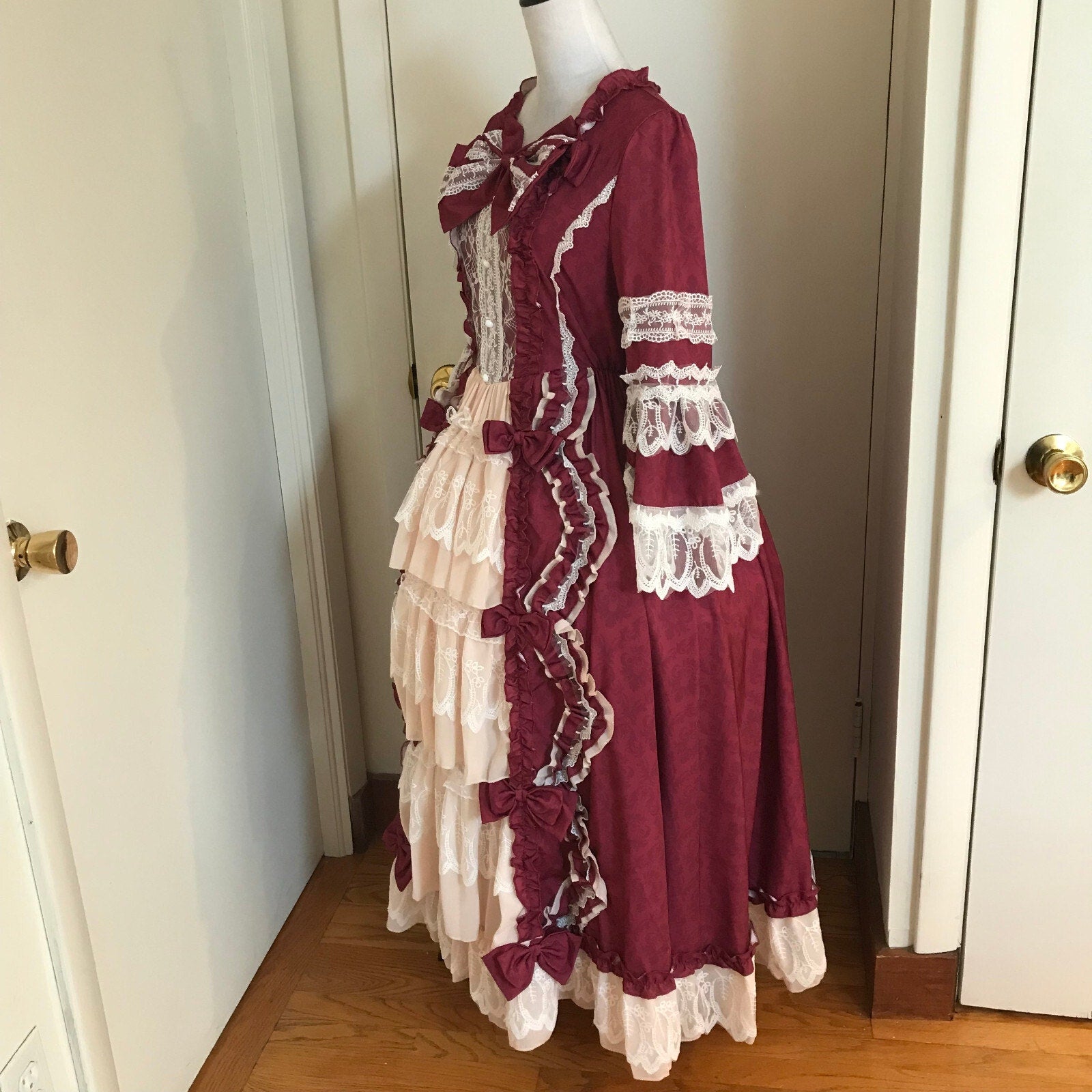 Gothic Victorian Lolita Anime Cosplay Burgundy Ivory Lace Bow Princess Gown