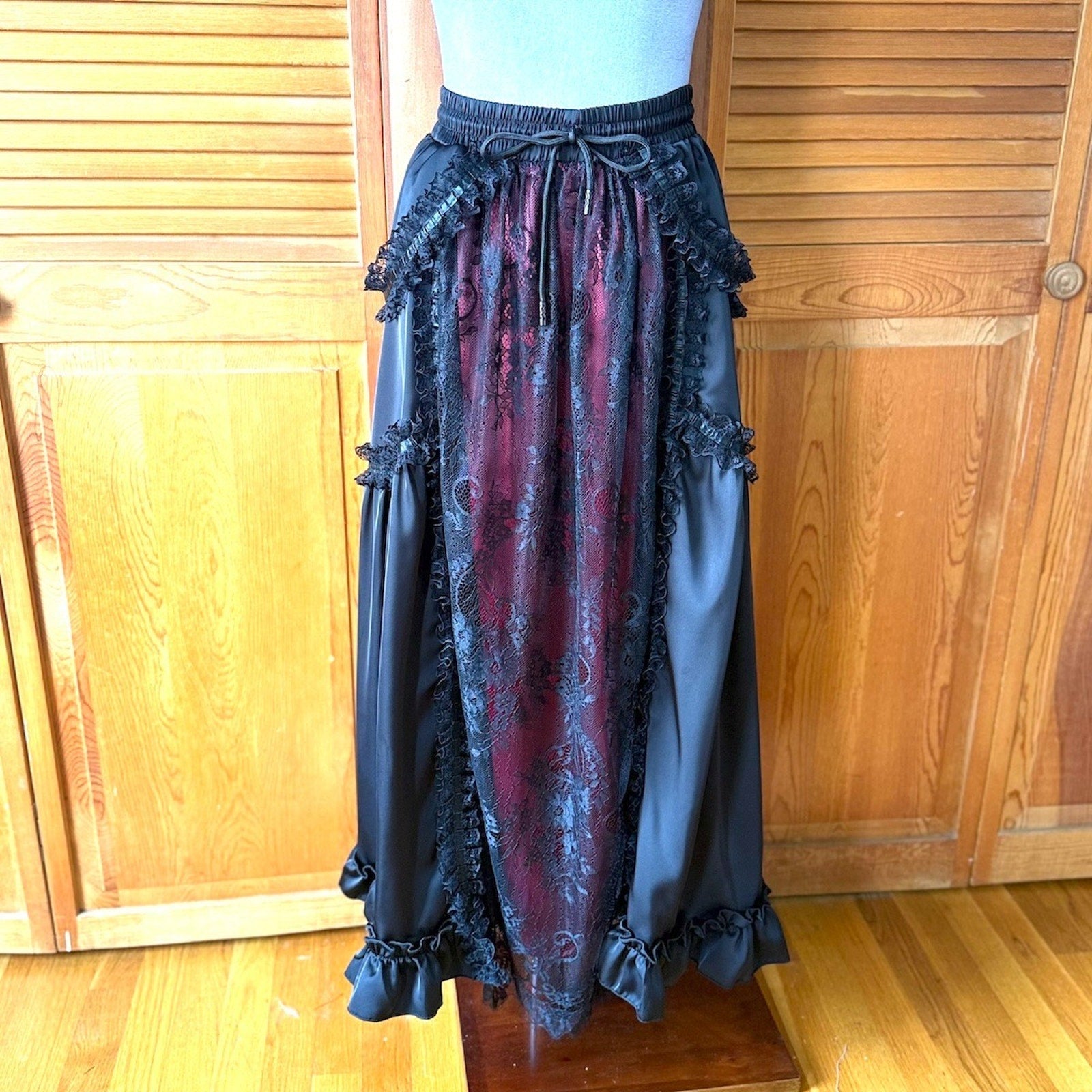 Dark in Love Gothic Victorian Vampire Vkei Black & Red Satin Ruffle Lace Skirt