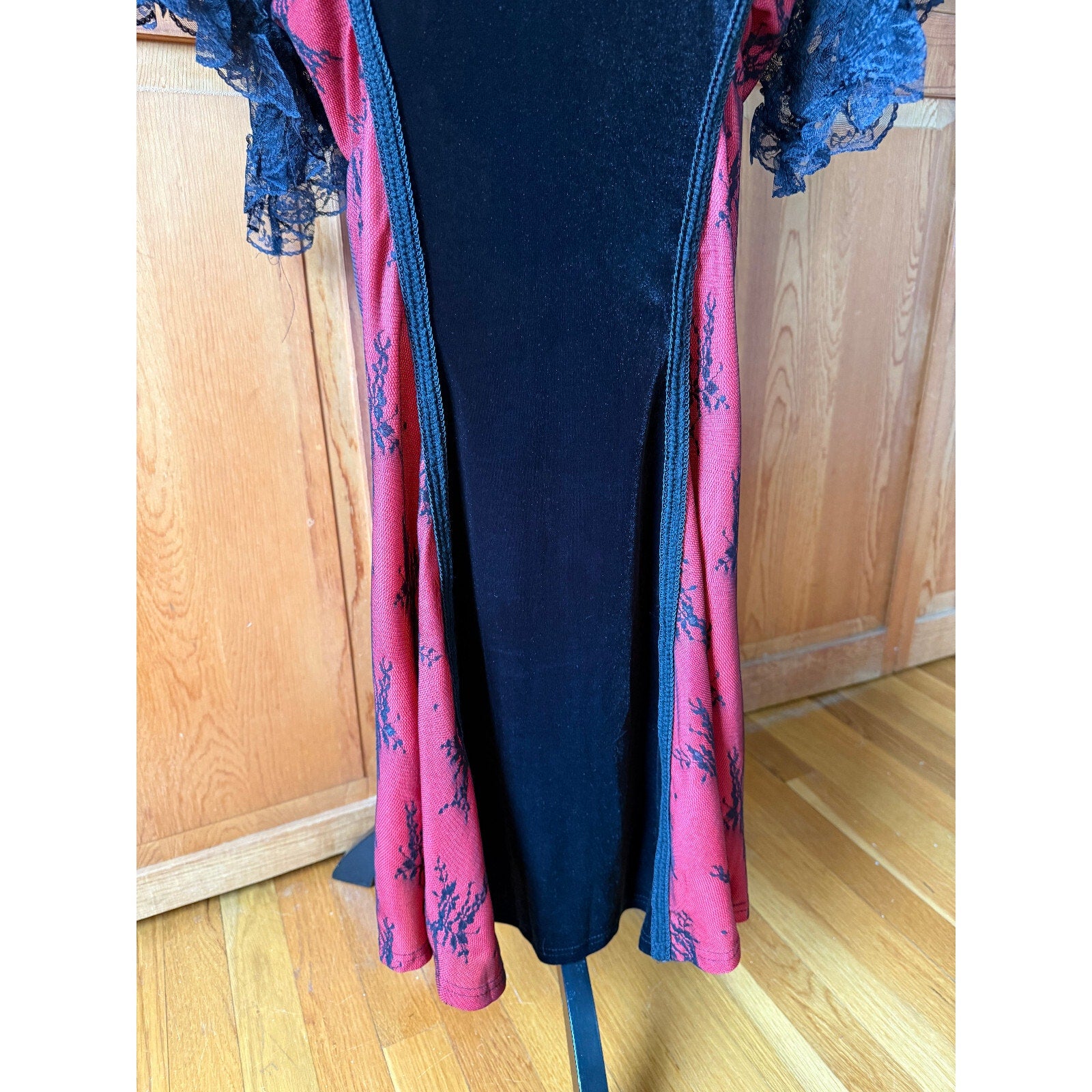 Gothic Victorian Vampire Bloody Garden of Delight Black & Red Lace Velvet Gown L