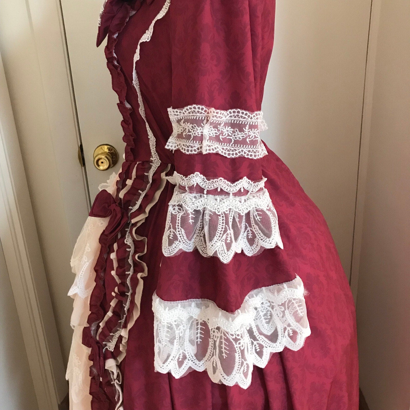 Gothic Victorian Lolita Anime Cosplay Burgundy Ivory Lace Bow Princess Gown