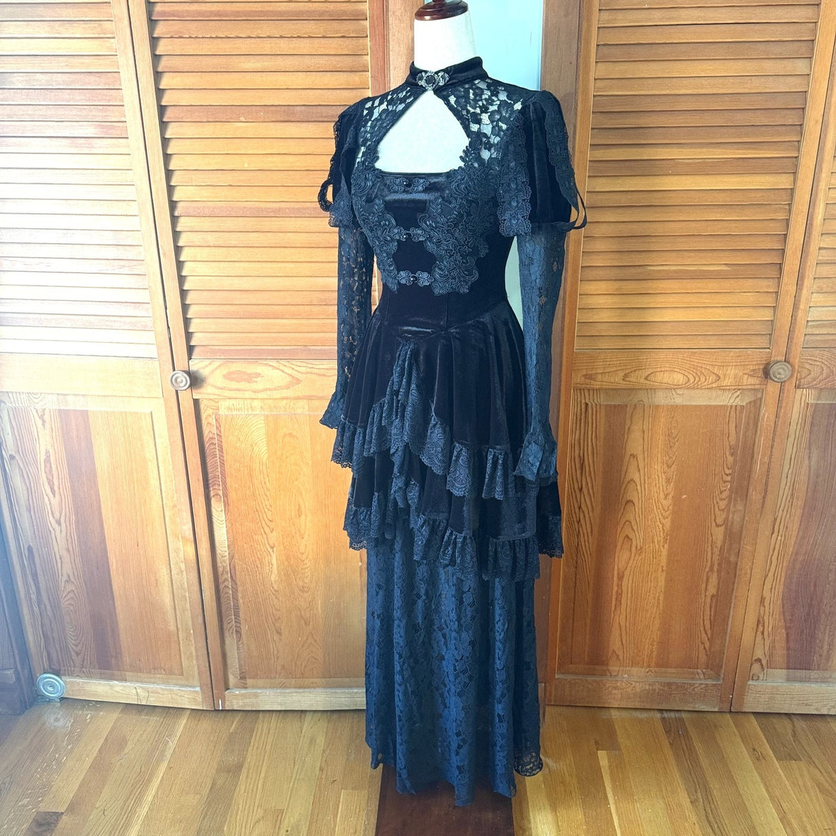 Dark In Love Gothic Victorian Lolita Princess Romantic Black Velvet Dress