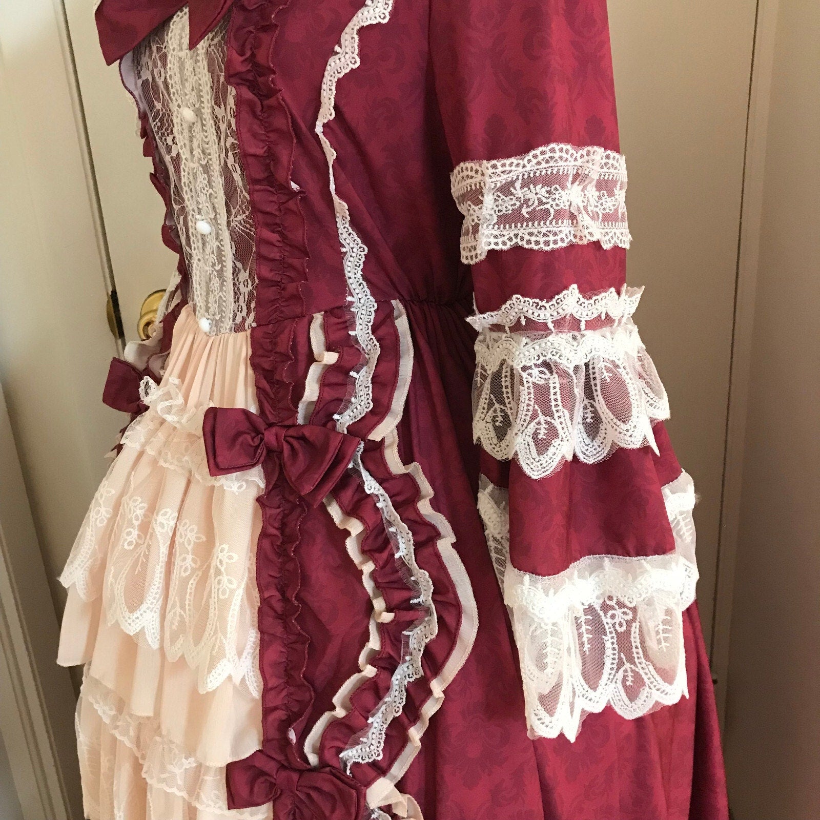 Gothic Victorian Lolita Anime Cosplay Burgundy Ivory Lace Bow Princess Gown