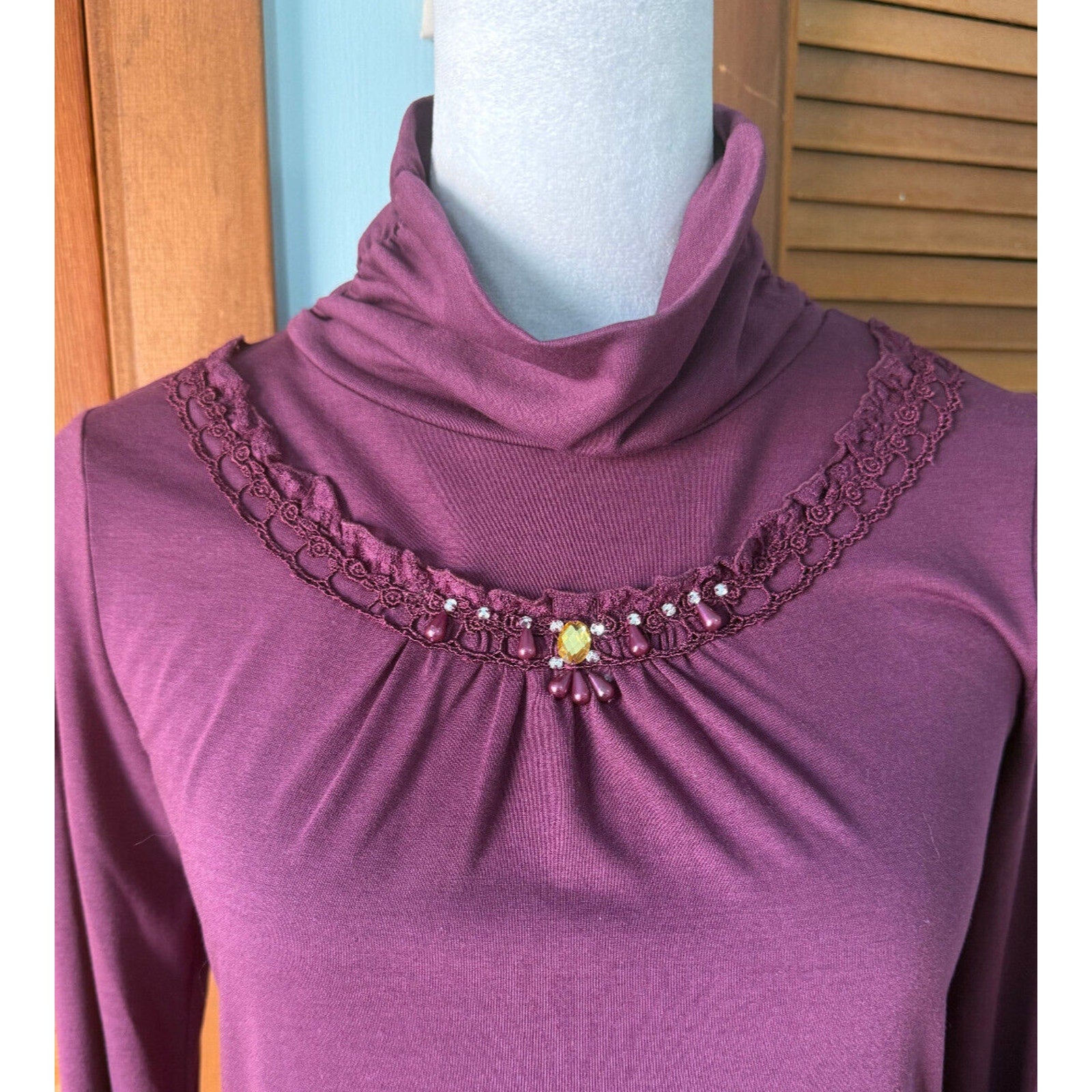 Axes Femme Jfashion Lolita Jirai Gyaru Kawaii Brugundy Rose Trim High Neck Top M