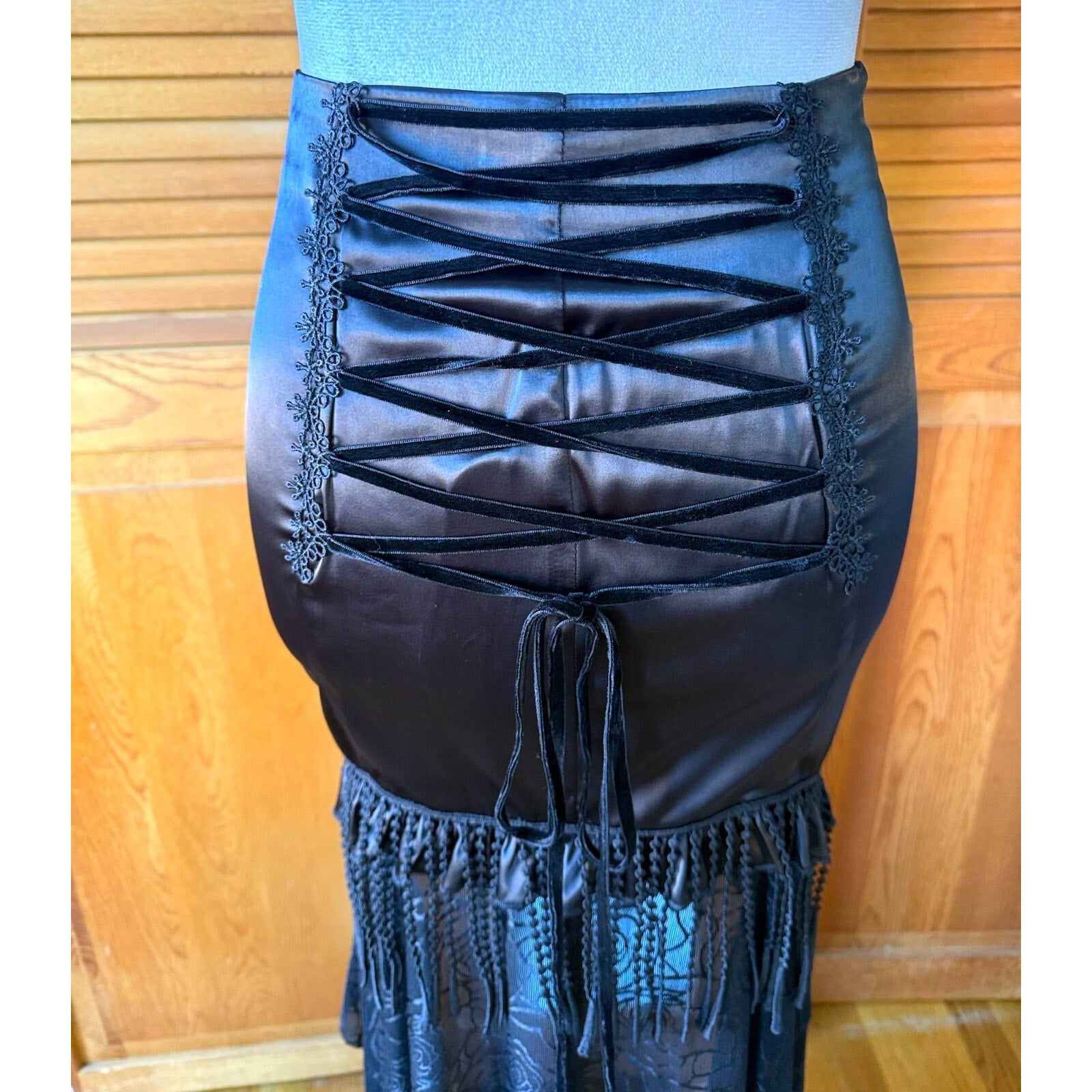 Devil Fashion Gothic Victorian Vkei High-Low Satin Bound by You Chain Skirt