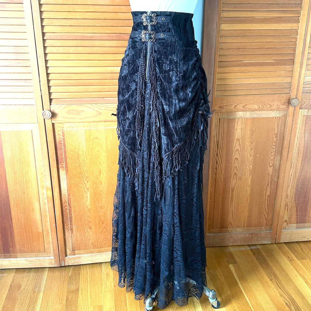Devil Fashion Gothic Victorian High Waist Rose Velvet Aristocrat Skirt