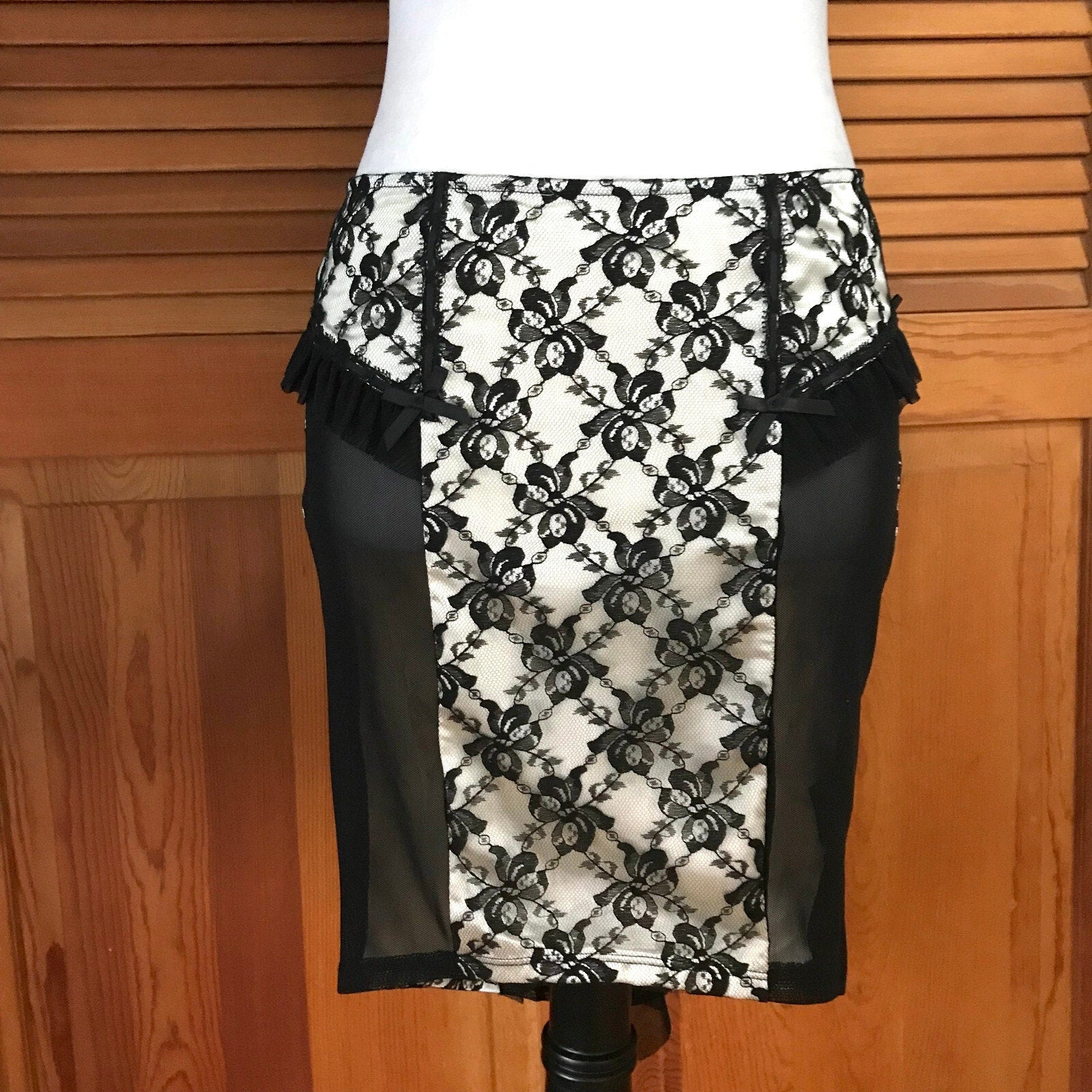 Vintage Lip Service Vaudeville Vamps Gothic Victorian Coquette Ivory Skirt