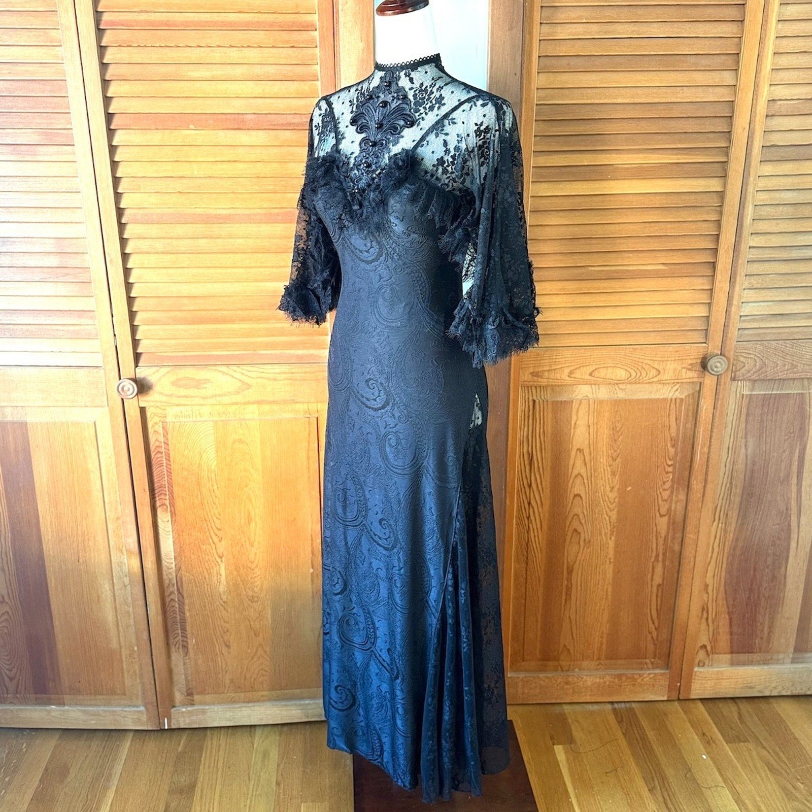 Devil Fashion Gothic Victorian 1930s 'Birds of a Feather' Lace Maxi Gown Dress