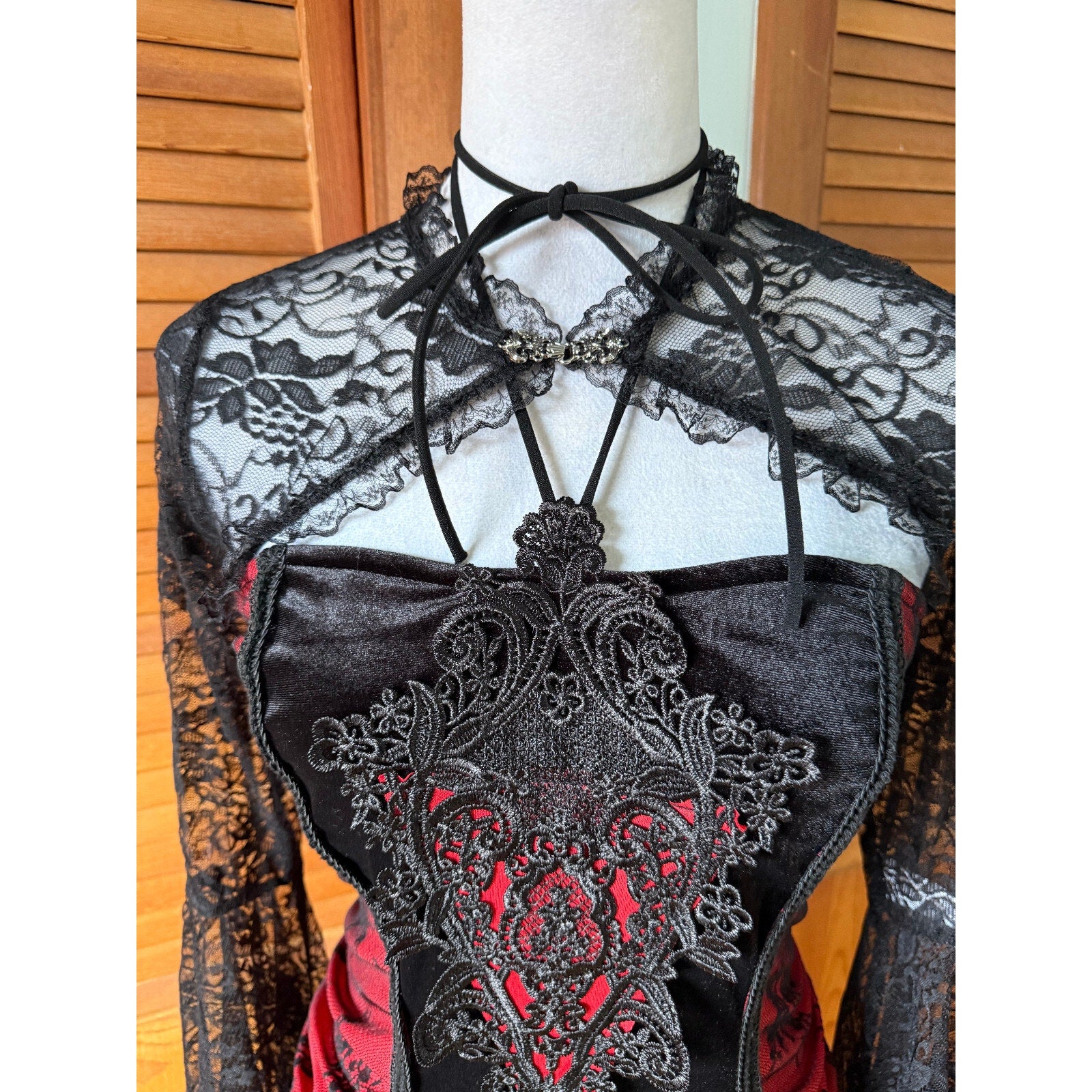Gothic Victorian Vampire Bloody Garden of Delight Black & Red Lace Velvet Gown L