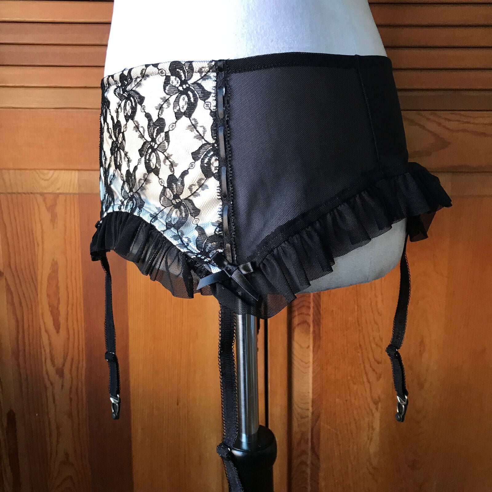 Vintage Lip Service Vaudeville Vamps Gothic Victorian Ivory Garter Belt
