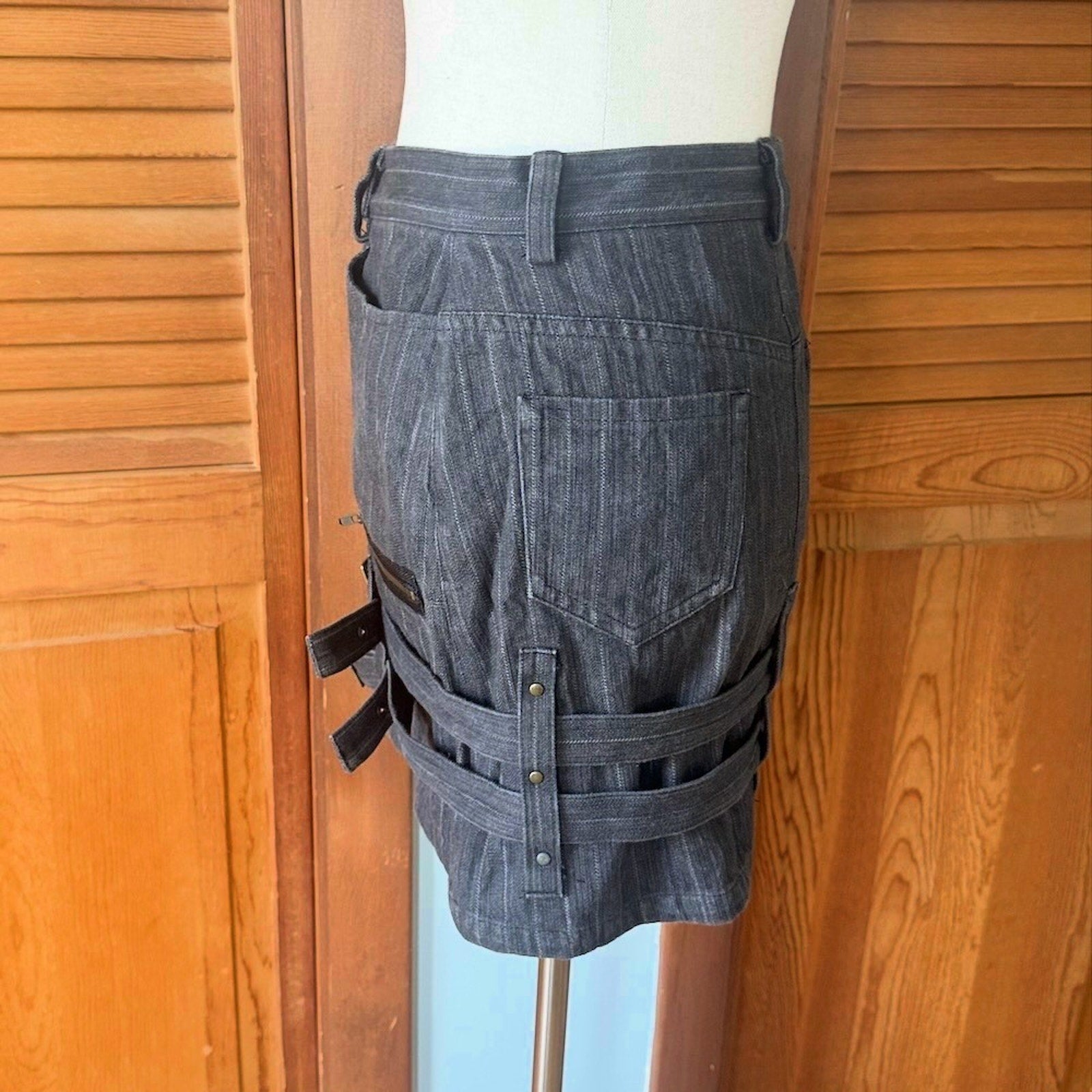 J-fashion Gyaru Black Peace Now Goth Punk Emo Harajuku Gray Belt Mini Skirt S-M