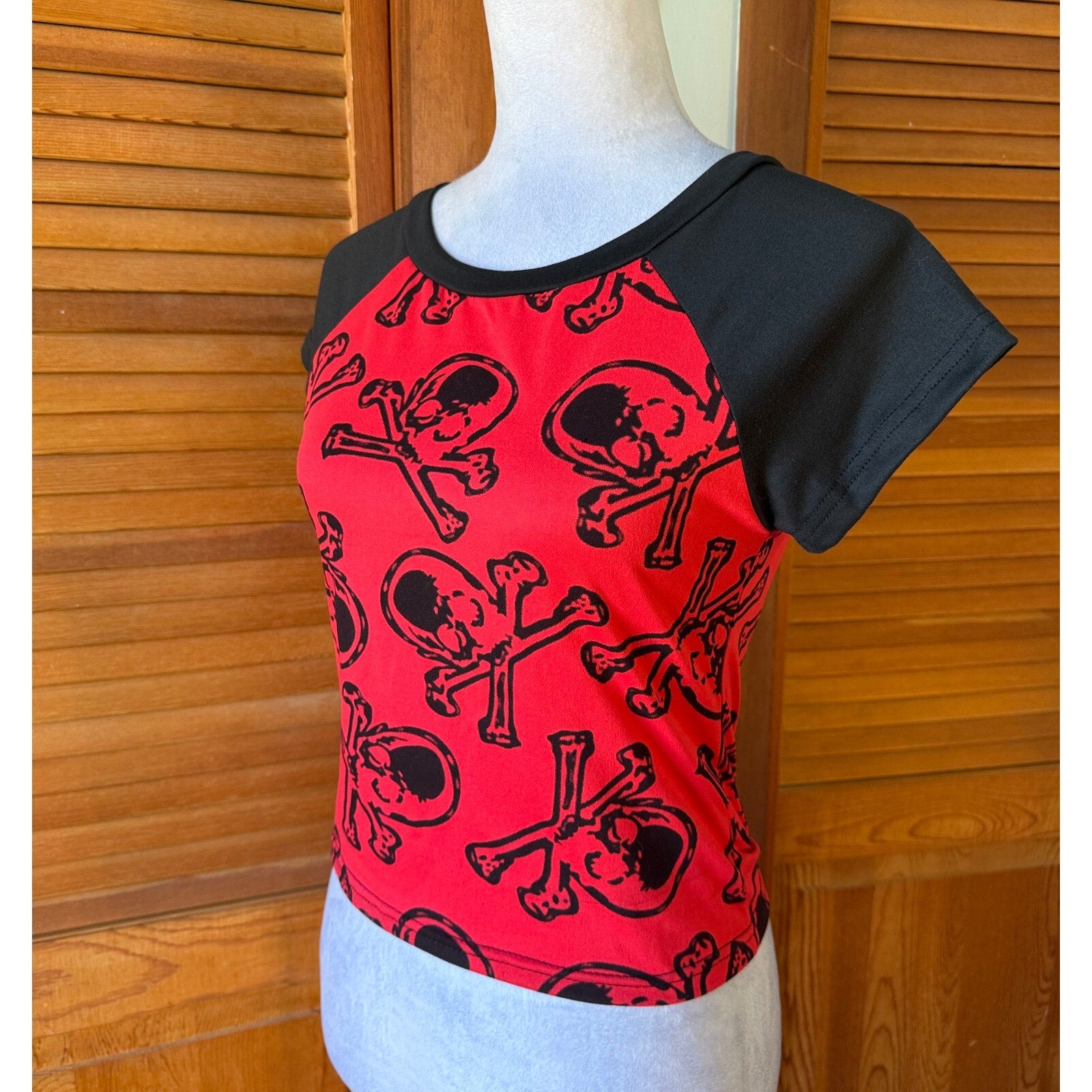 Punk Goth Y2K Red Black Skull & Bones Raglan Cropped Tee T-shirt Top S