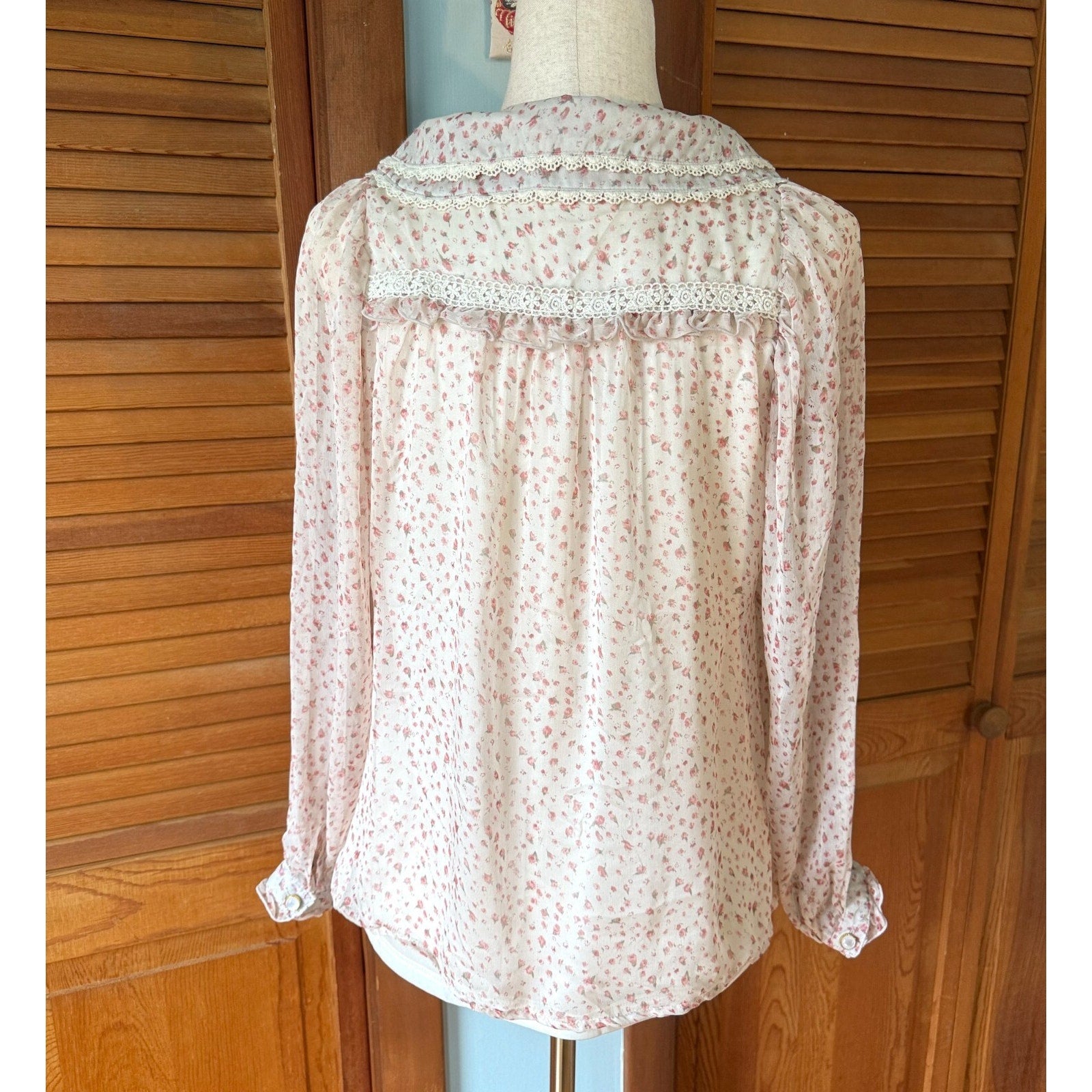 Whimsigoth Victorian J-fashion Lolita Jirai Ivory Pink Rose Wide Collar Shirt M