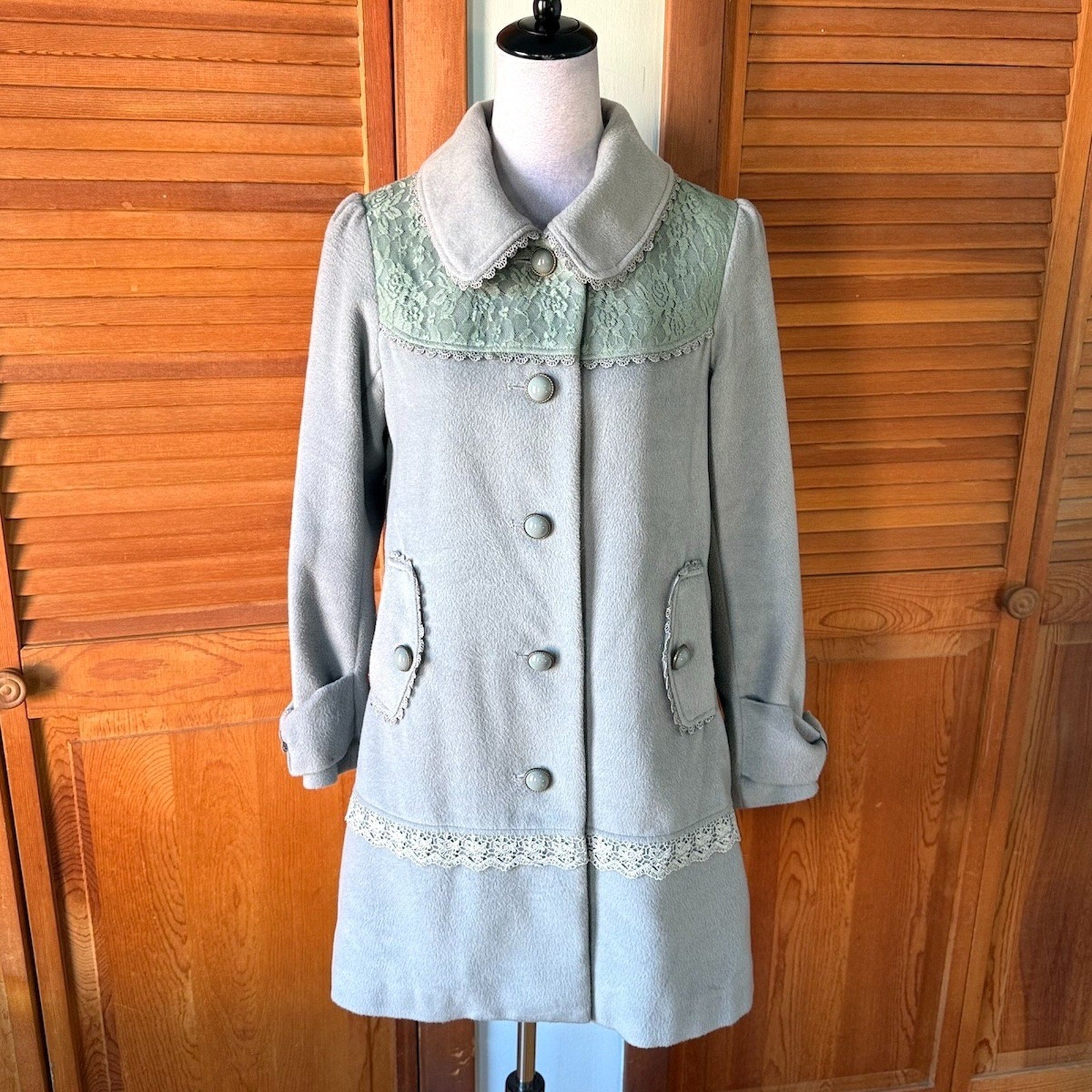 J-Fashion Axes Femme Kawaii Dollcore Gray Sea Foam Faux Fur Collar Jacket M