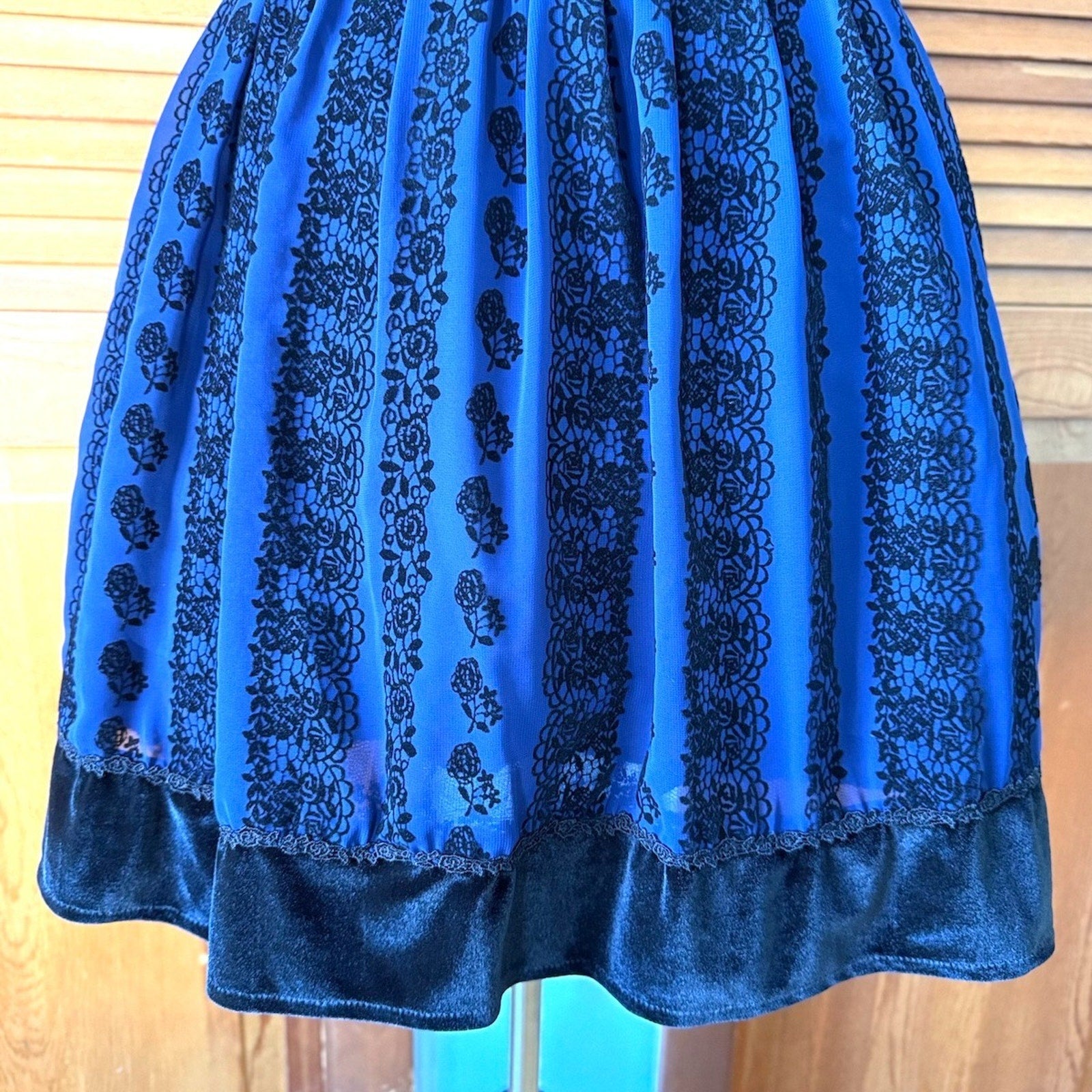 Axes Femme J-fashion Gothic Lolita EGL Blue Chiffon Black Velvet Rose Skirt M