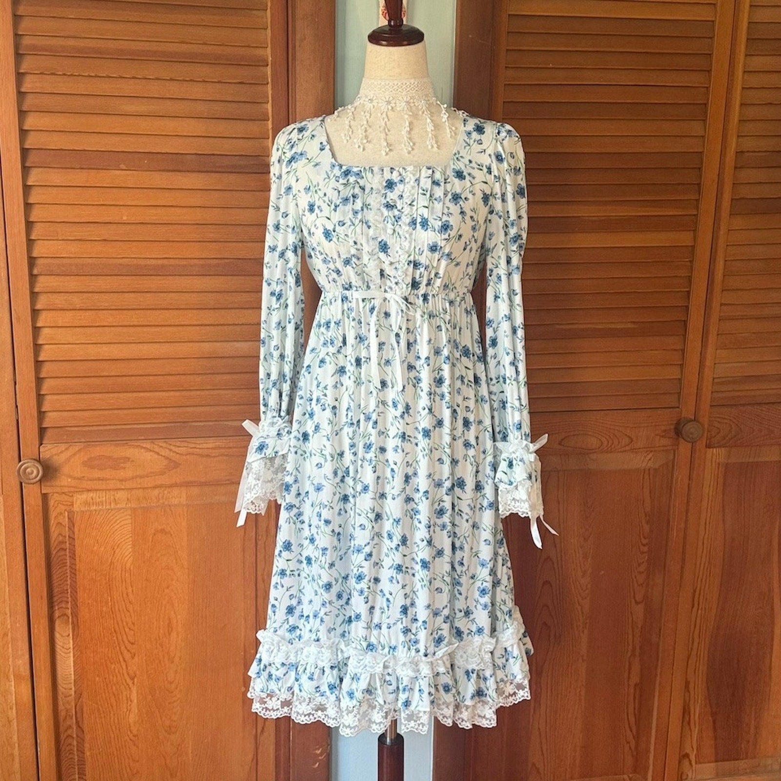Bodyline J-fashion Gyaru Fairycore Kawaii Dolly White & Blue Floral Dress