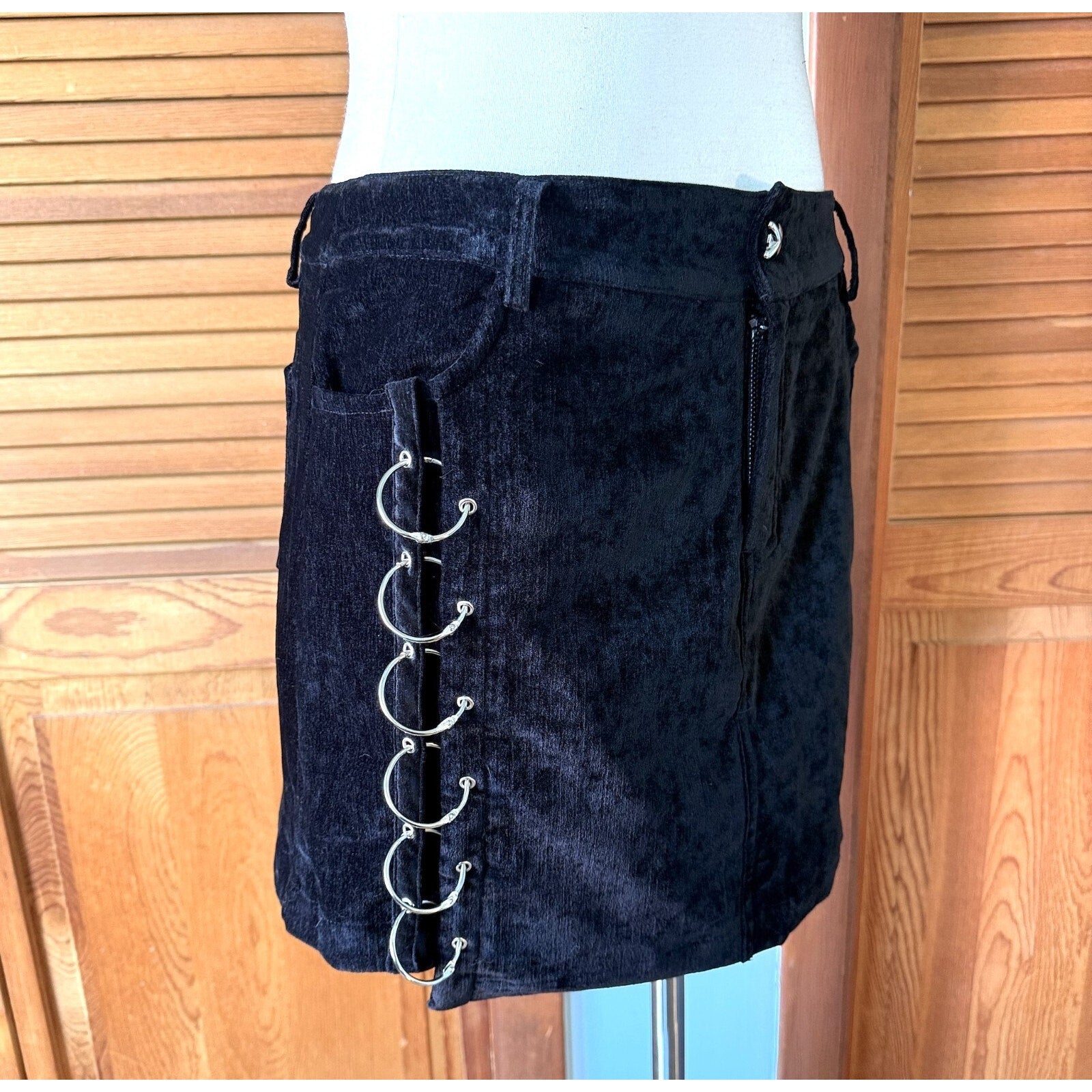 Punk Rave Goth Vkei Y2K Velveteen Metal O-rings Mini Skirt L