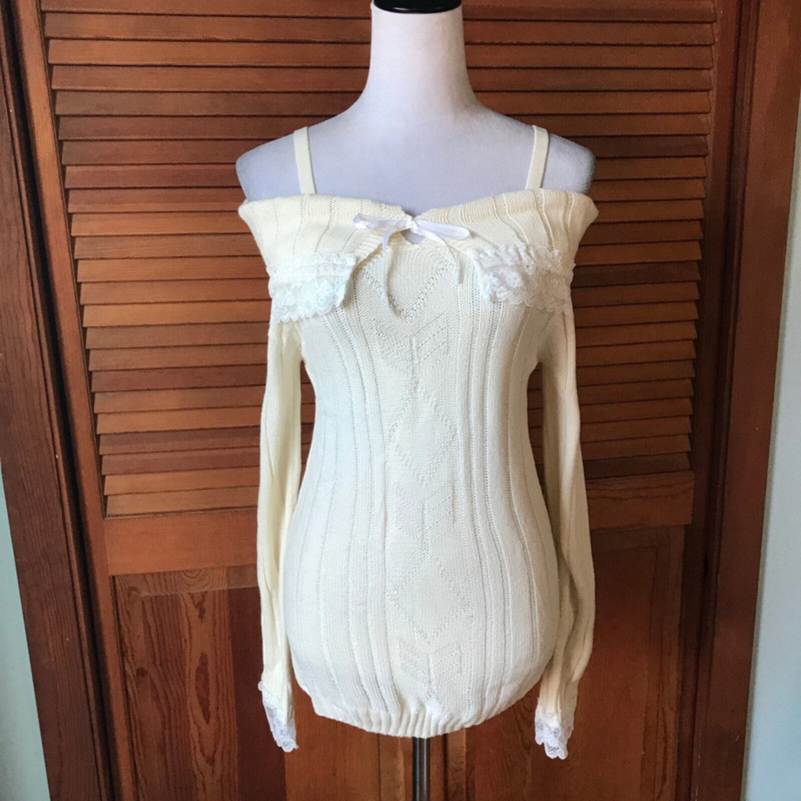 Victorian Lolita Kawaii J-fashion Ivory Fold-Over White Lace Sweater